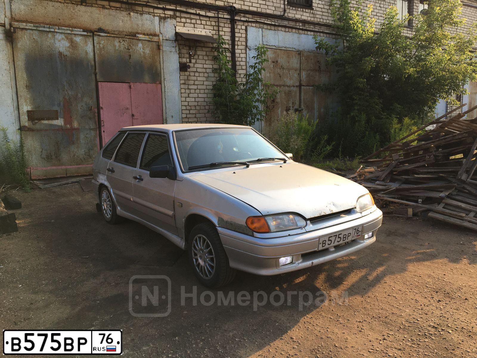 Фото автомобиля LADA 2114 SAMARA, 2009 — госномер В575ВР76. Цвет: СЕРЫЙ