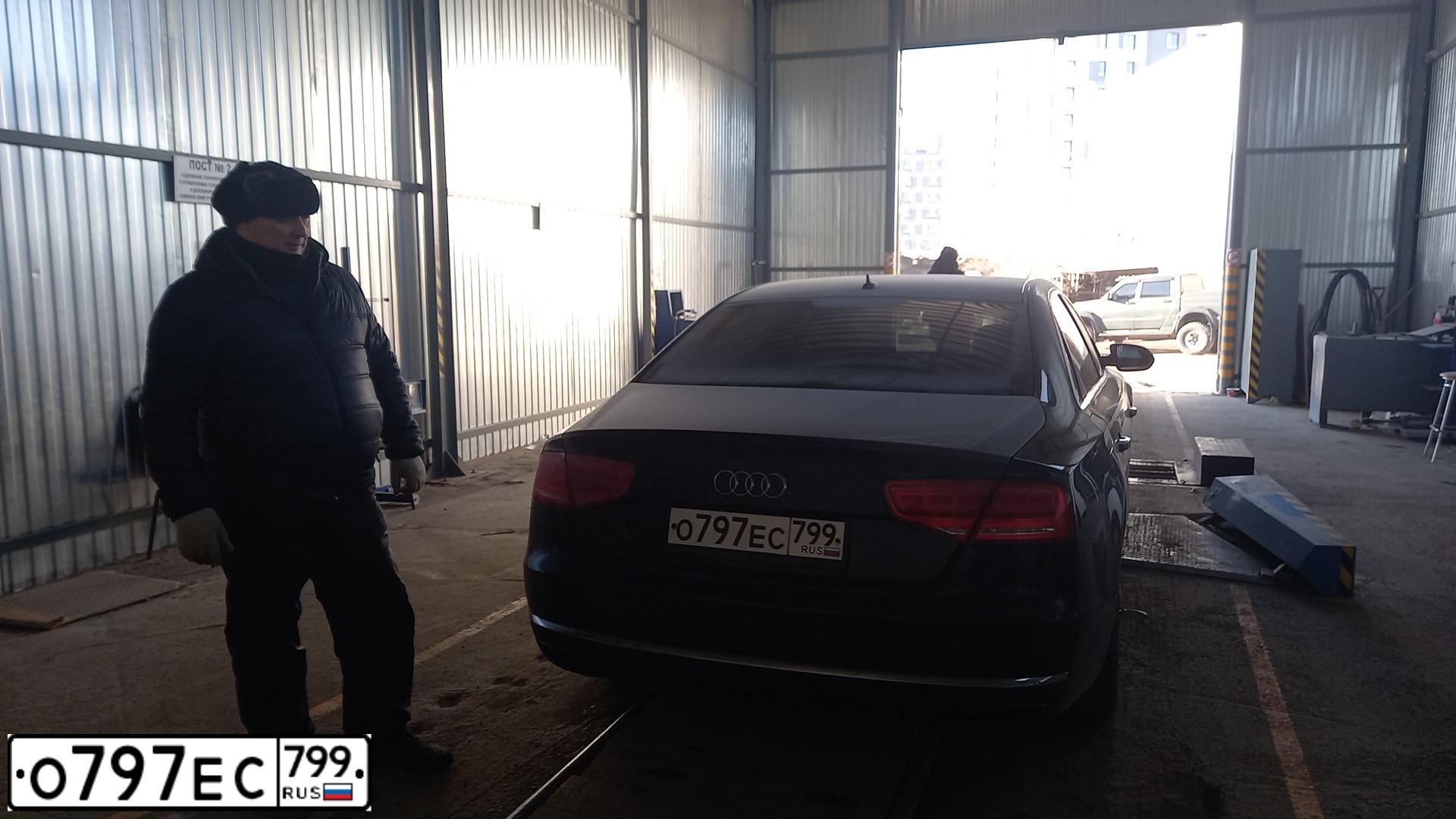 Фото автомобиля AUDI A8, 2013 — госномер Х013ЕХ777. Цвет: ЧЕРНЫЙ