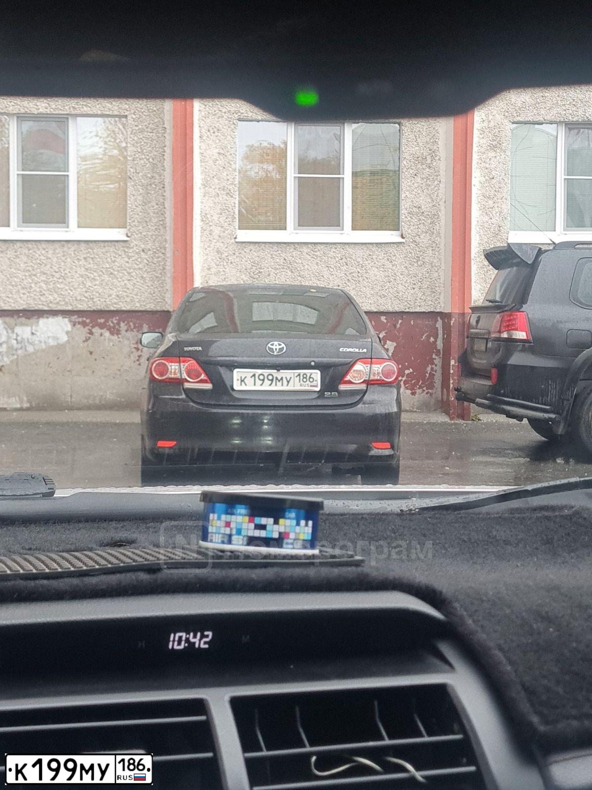 Фото автомобиля TOYOTA COROLLA, 2012 — госномер К199МУ186. Цвет: ЧЕРНЫЙ