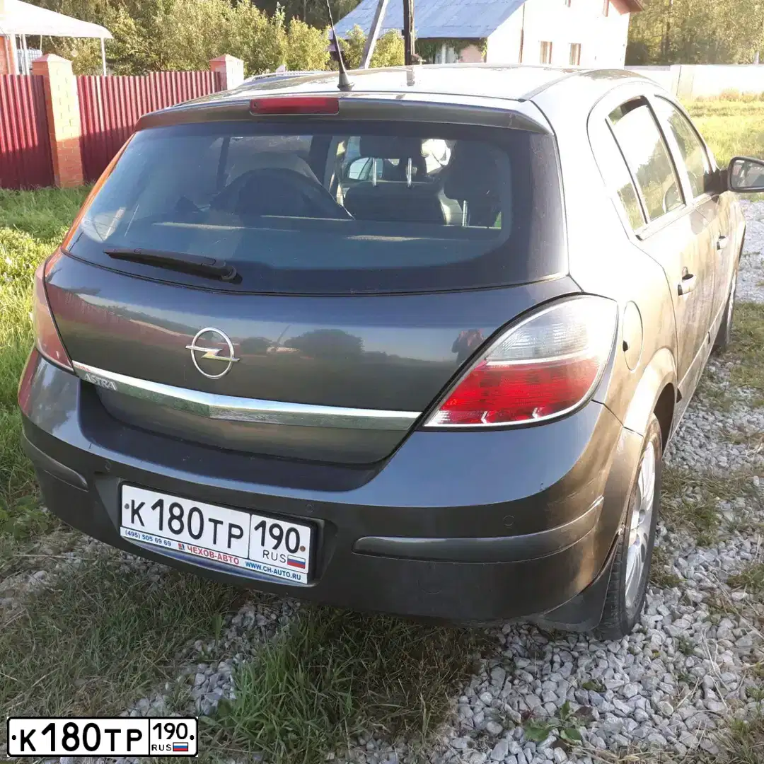 Фото автомобиля OPEL ASTRA, 2012 — госномер К180ТР190. Цвет: ТЕМНО-СЕРЫЙ