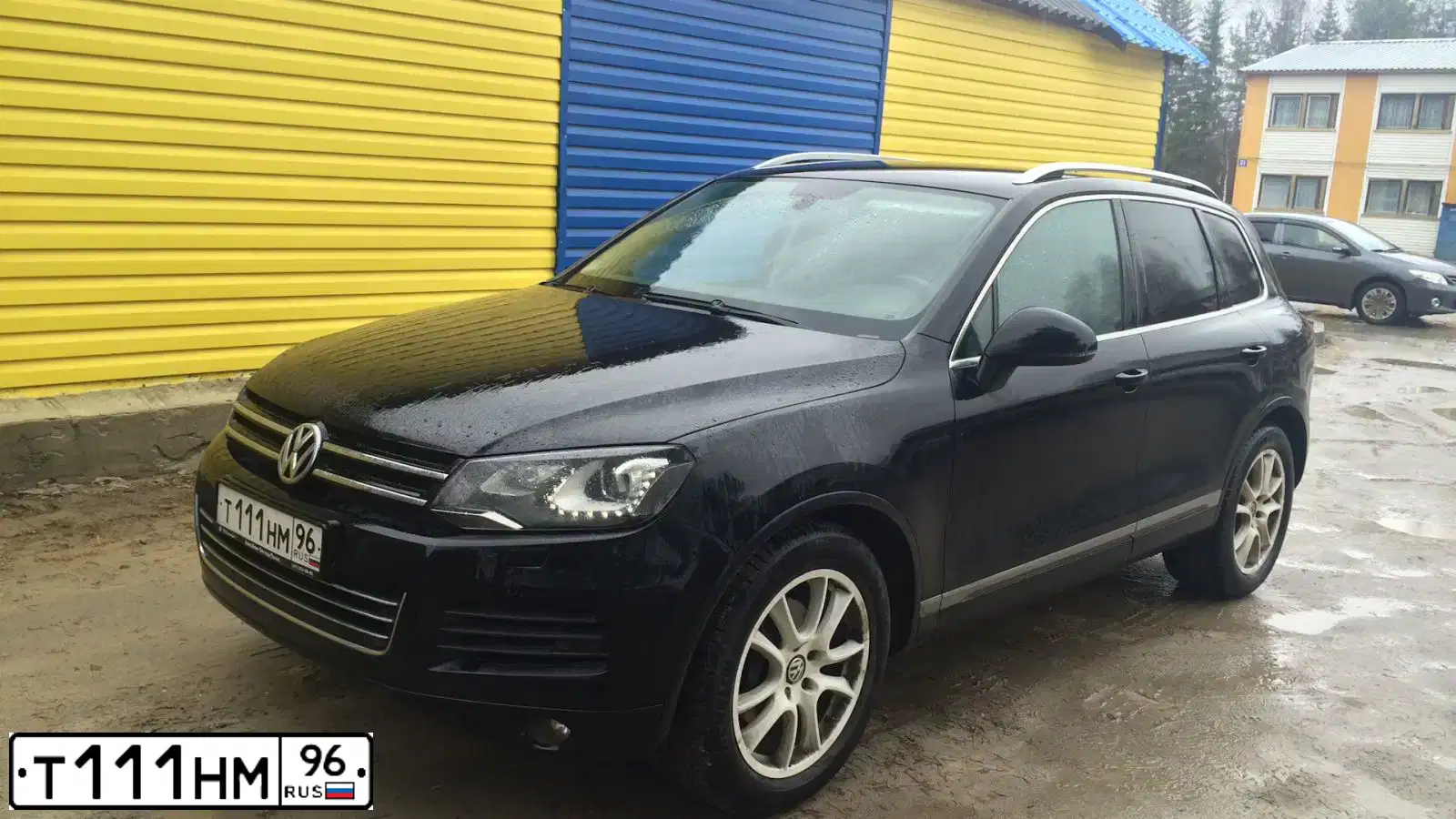 Фото автомобиля VOLKSWAGEN TOUAREG, 2012 — госномер Т111НМ96. Цвет: ЧЕРНЫЙ