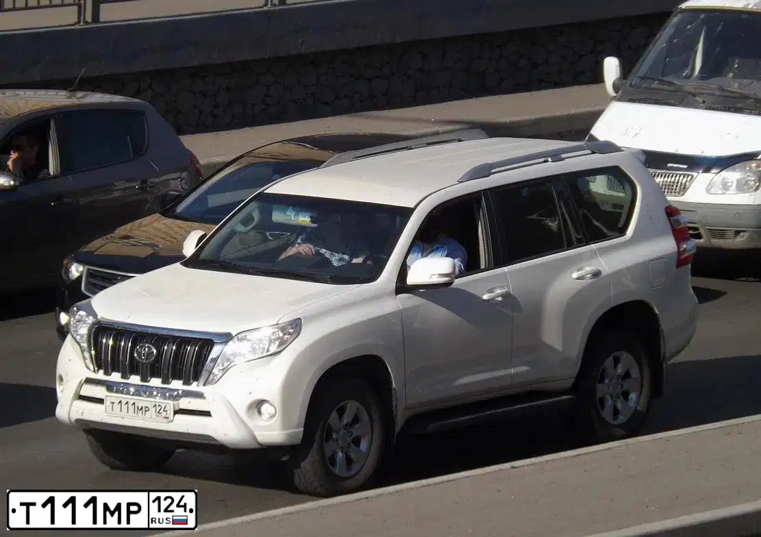 Фото автомобиля TOYOTA LAND CRUISER, 2013 — госномер К976ОК193. Цвет: Белый