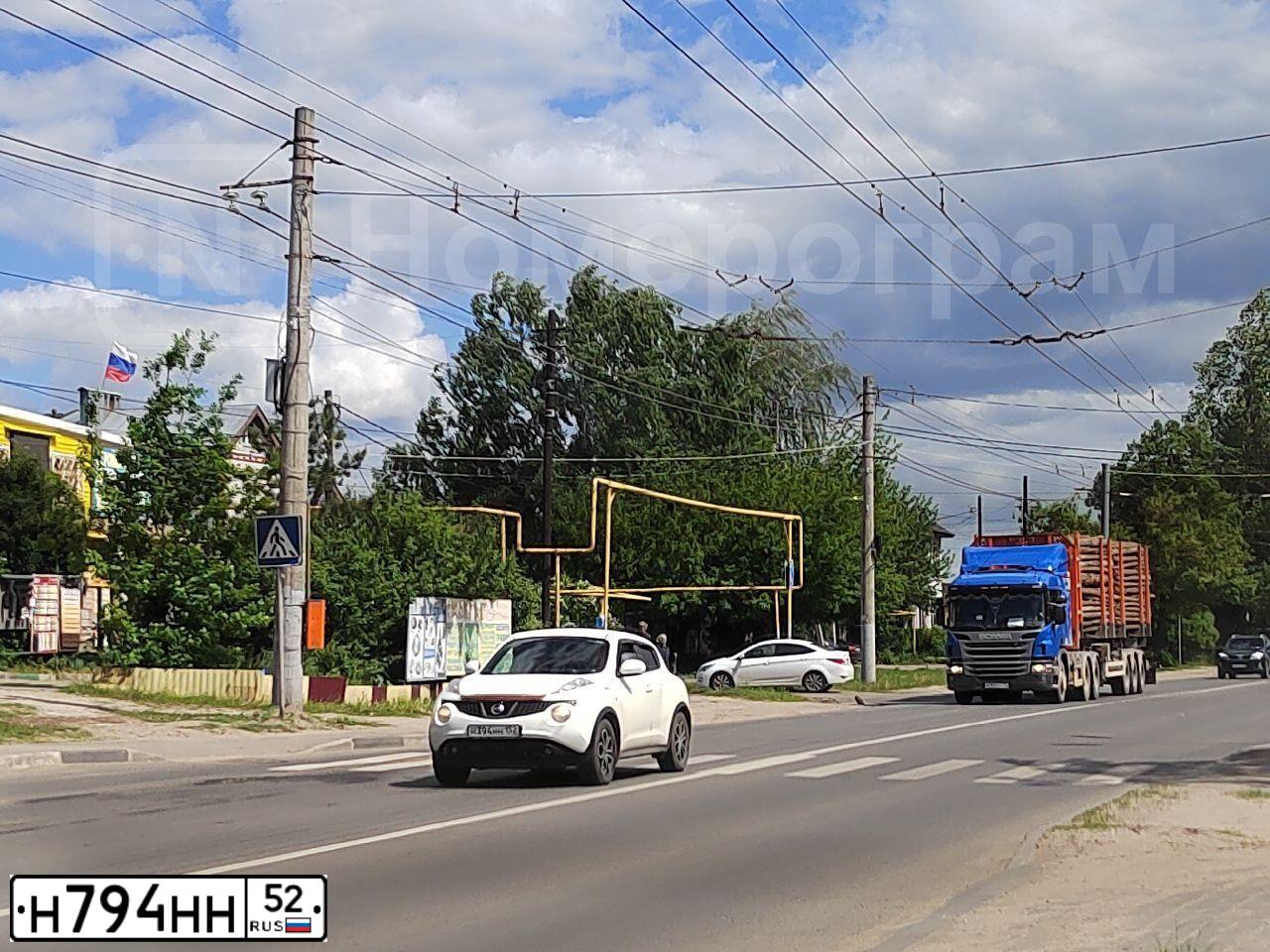 Фото автомобиля LANDROVER DEFENDER, 2003 — госномер Н794НН52. Цвет: ТЕМНО-СЕРЫЙ