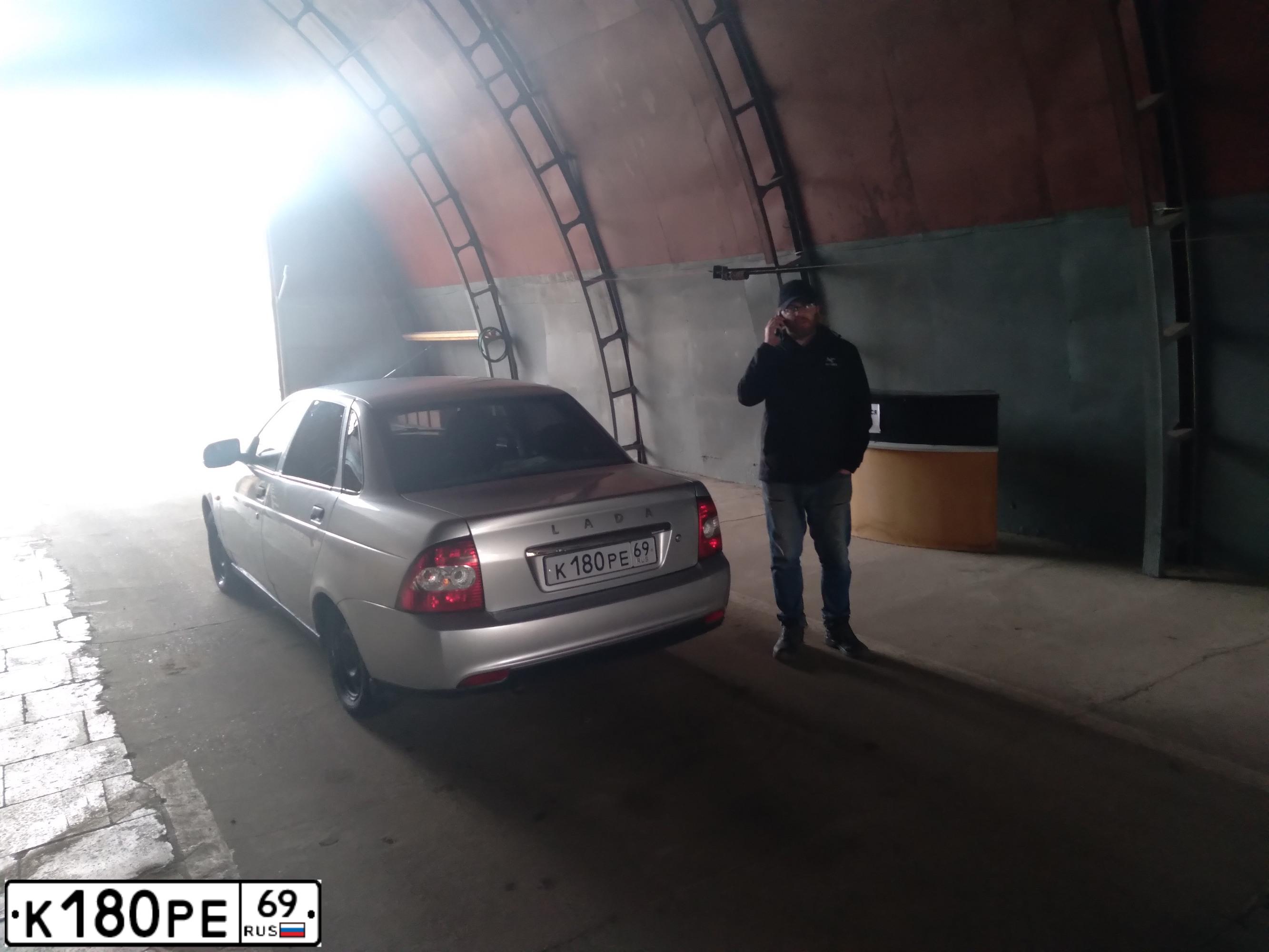 Фото автомобиля LADA 2170 PRIORA, 2013 — госномер К180РЕ69. Цвет: СВЕТЛО-СЕРЕБРИСТЫЙ МЕТАЛЛИК