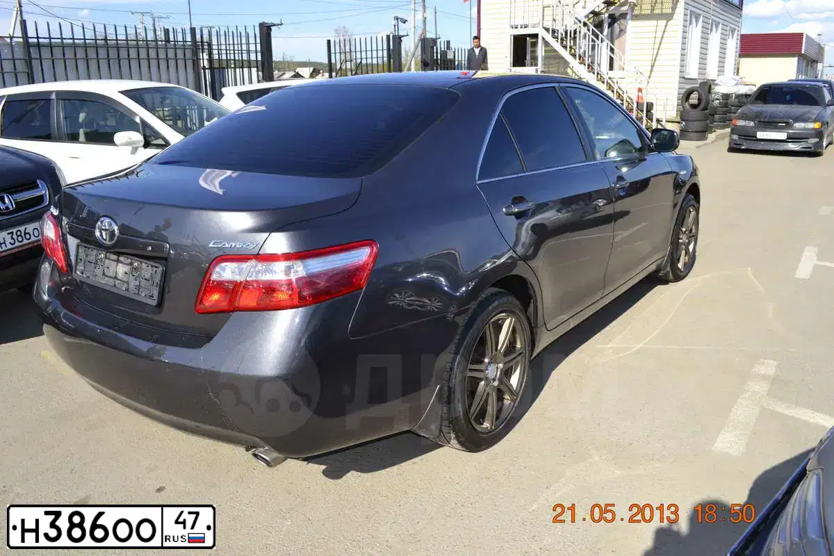 Фото автомобиля HYUNDAI SONATA, 1999 — госномер Н386ОО47. Цвет: КРАСНЫЙ