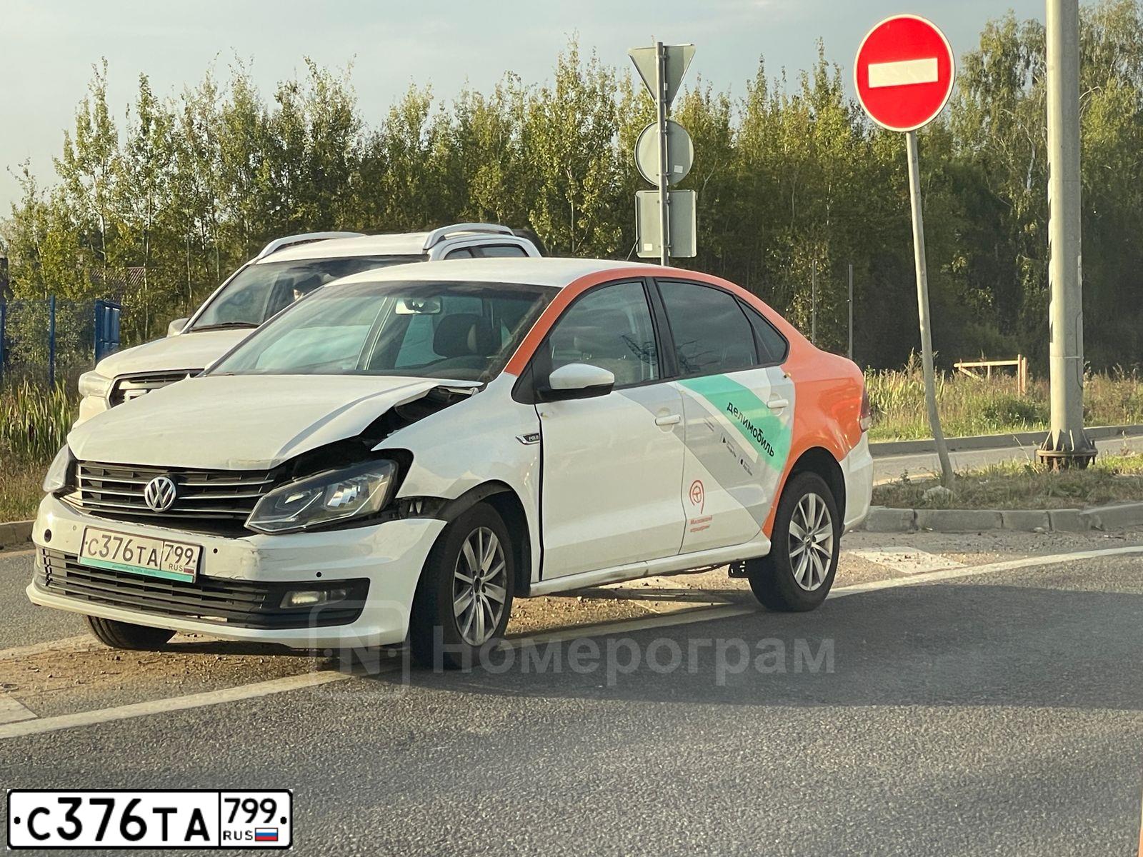 Фото автомобиля VOLKSWAGEN POLO, 2019 — госномер С376ТА799. Цвет: Белый
