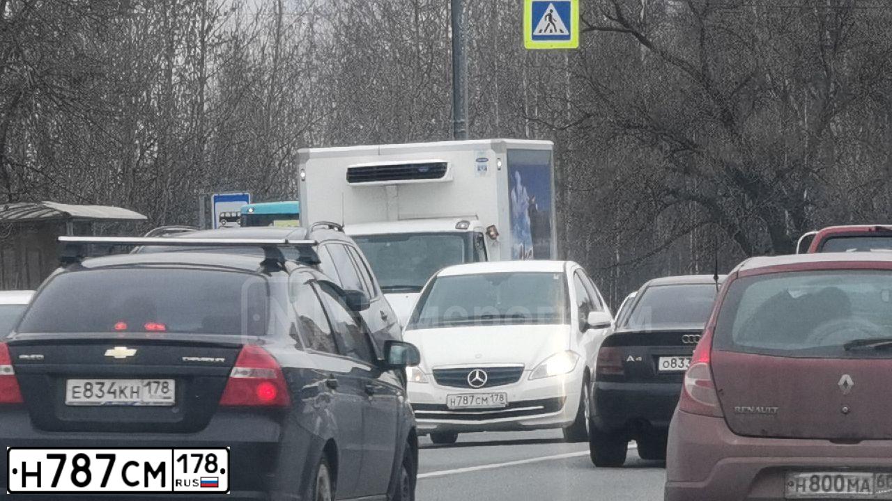 Фото автомобиля MERCEDES A-KLASSE, 2009 — госномер Н787СМ178. Цвет: Белый