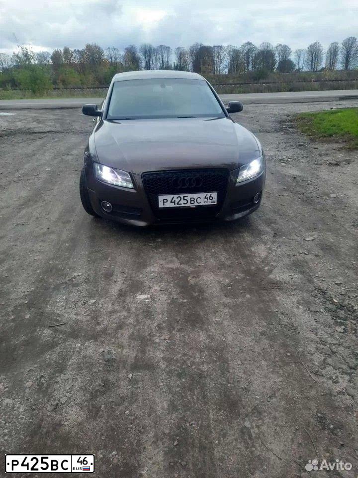 Фото автомобиля AUDI A5, 2010 — госномер Р425ВС46. Цвет: Коричневый