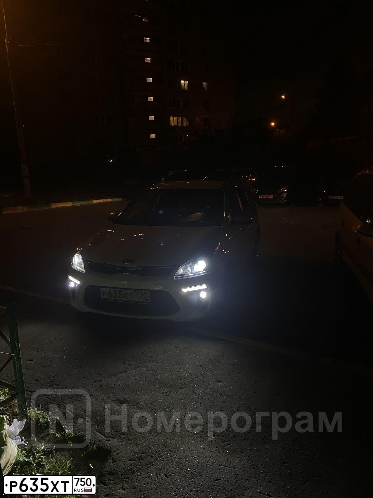 Фото автомобиля KIA RIO, 2019 — госномер Р635ХТ750. Цвет: Белый