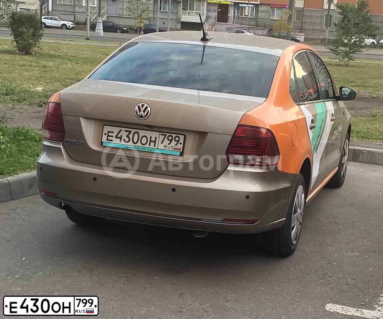 Фото автомобиля VOLKSWAGEN POLO, 2019 — госномер Е430ОН799. Цвет: БЕЖЕВЫЙ