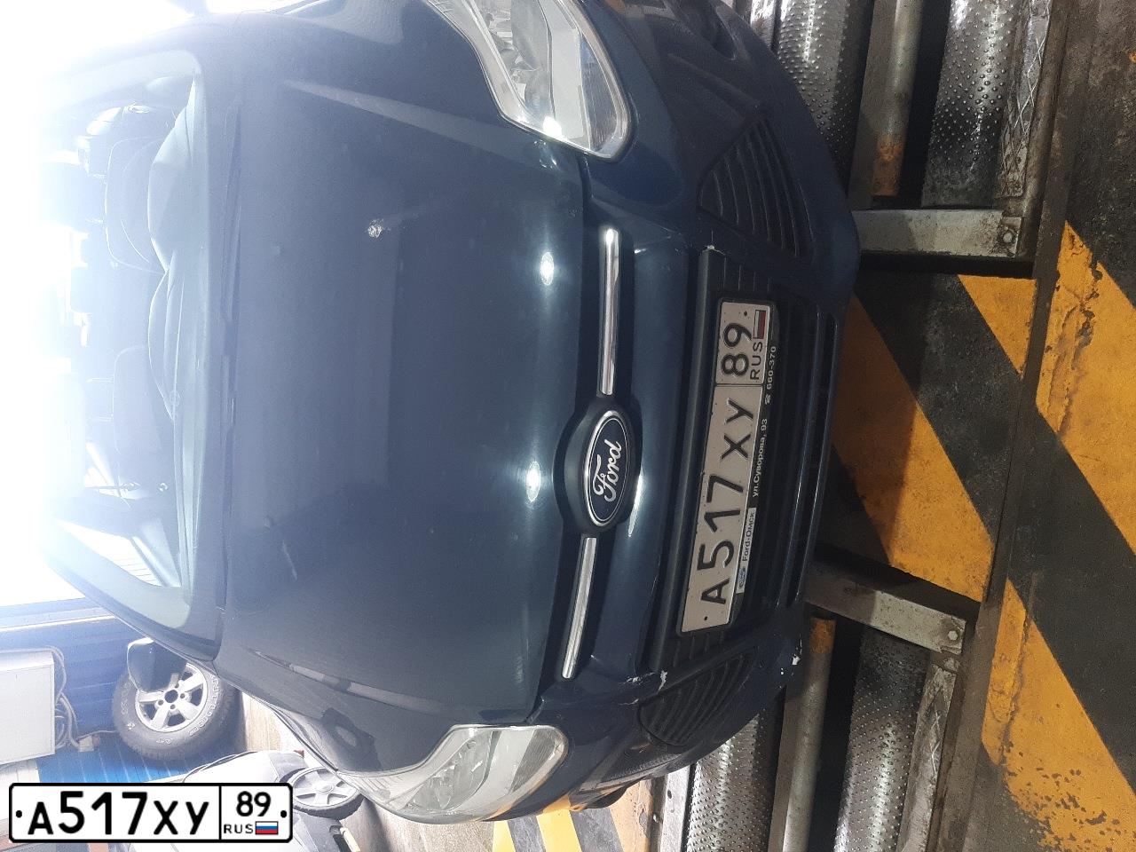 Фото автомобиля FORD FOCUS, 2012 — госномер А517ХУ89. Цвет: ТЕМНО-СИНИЙ