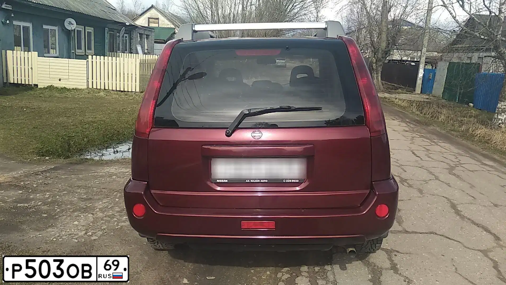Фото автомобиля NISSAN X-TRAIL, 2003 — госномер У599НН97. Цвет: ТЕМНО-КРАСНЫЙ