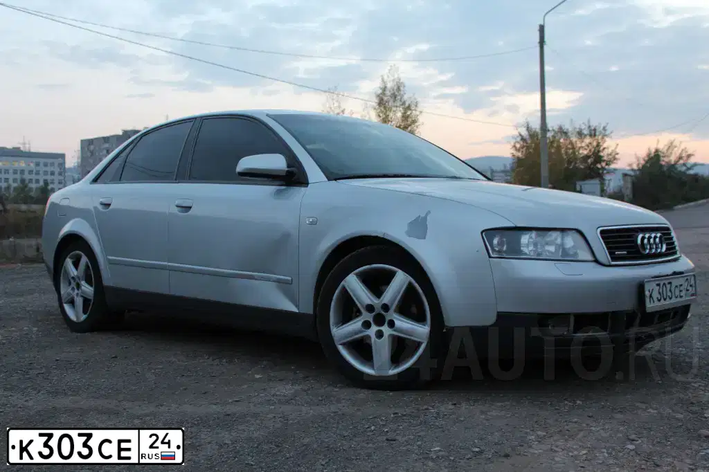 Фото автомобиля AUDI A4, 2002 — госномер К303СУ24. Цвет: СЕРЫЙ