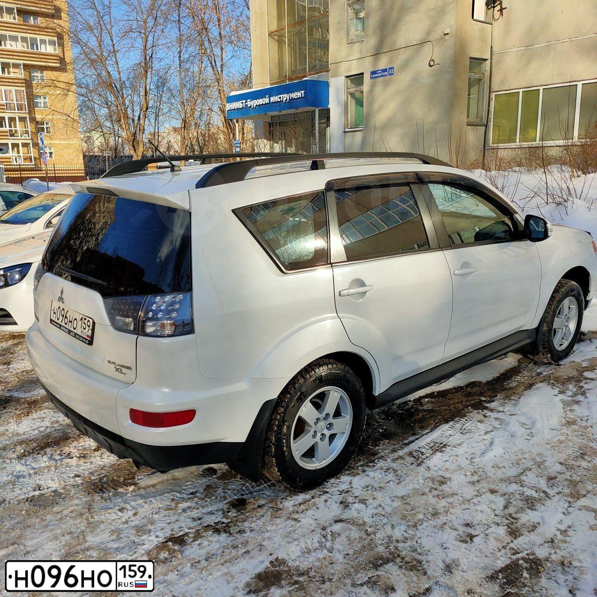 Фото автомобиля MITSUBISHI OUTLANDER, 2010 — госномер Н096НО159. Цвет: Белый