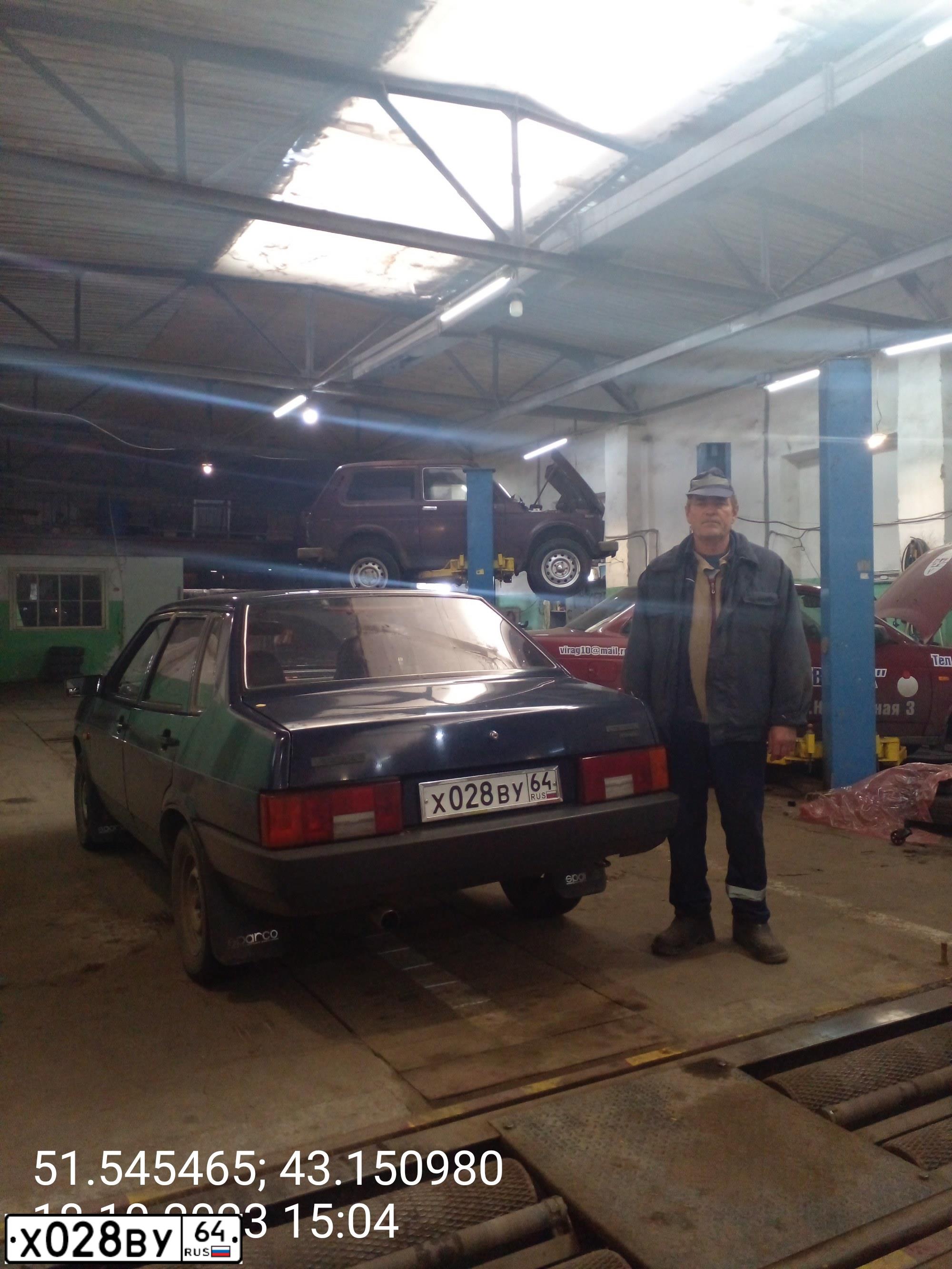 Фото автомобиля LADA 21099, 1997 — госномер Е381НС164. Цвет: ТЕМНО СИНИЙ
