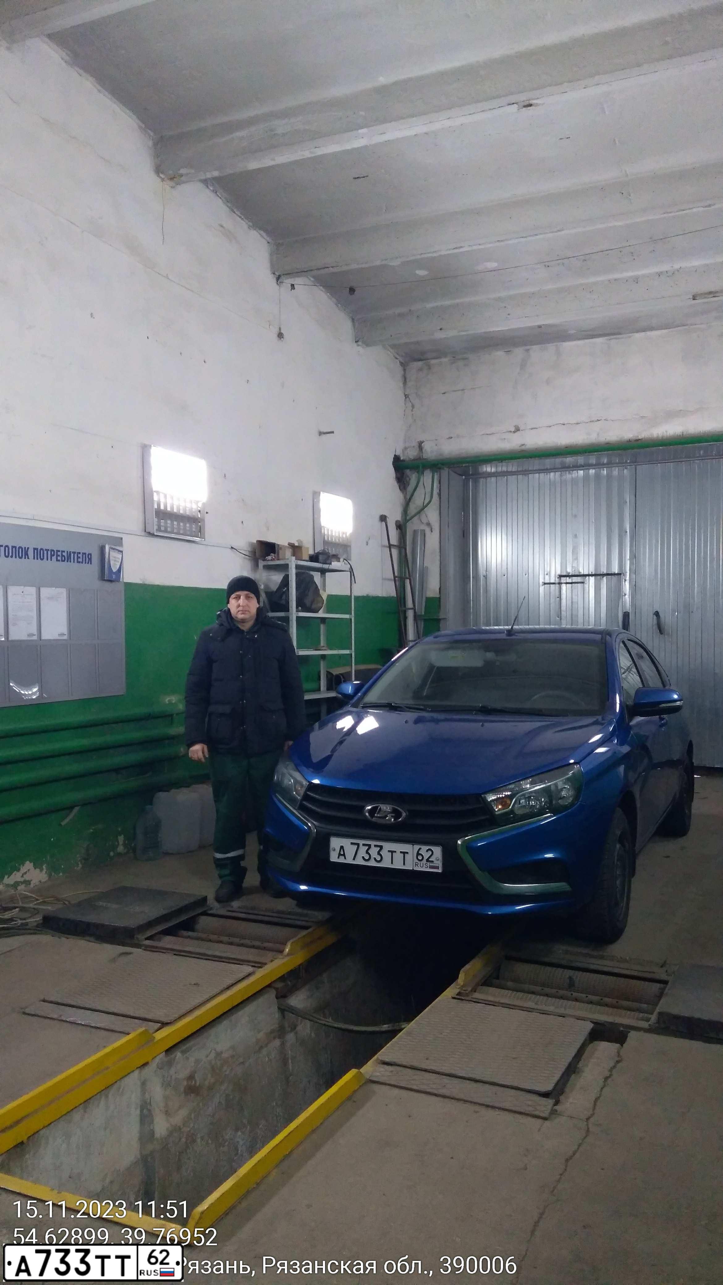Фото автомобиля LADA VESTA, 2021 — госномер А733ТТ62. Цвет: синий