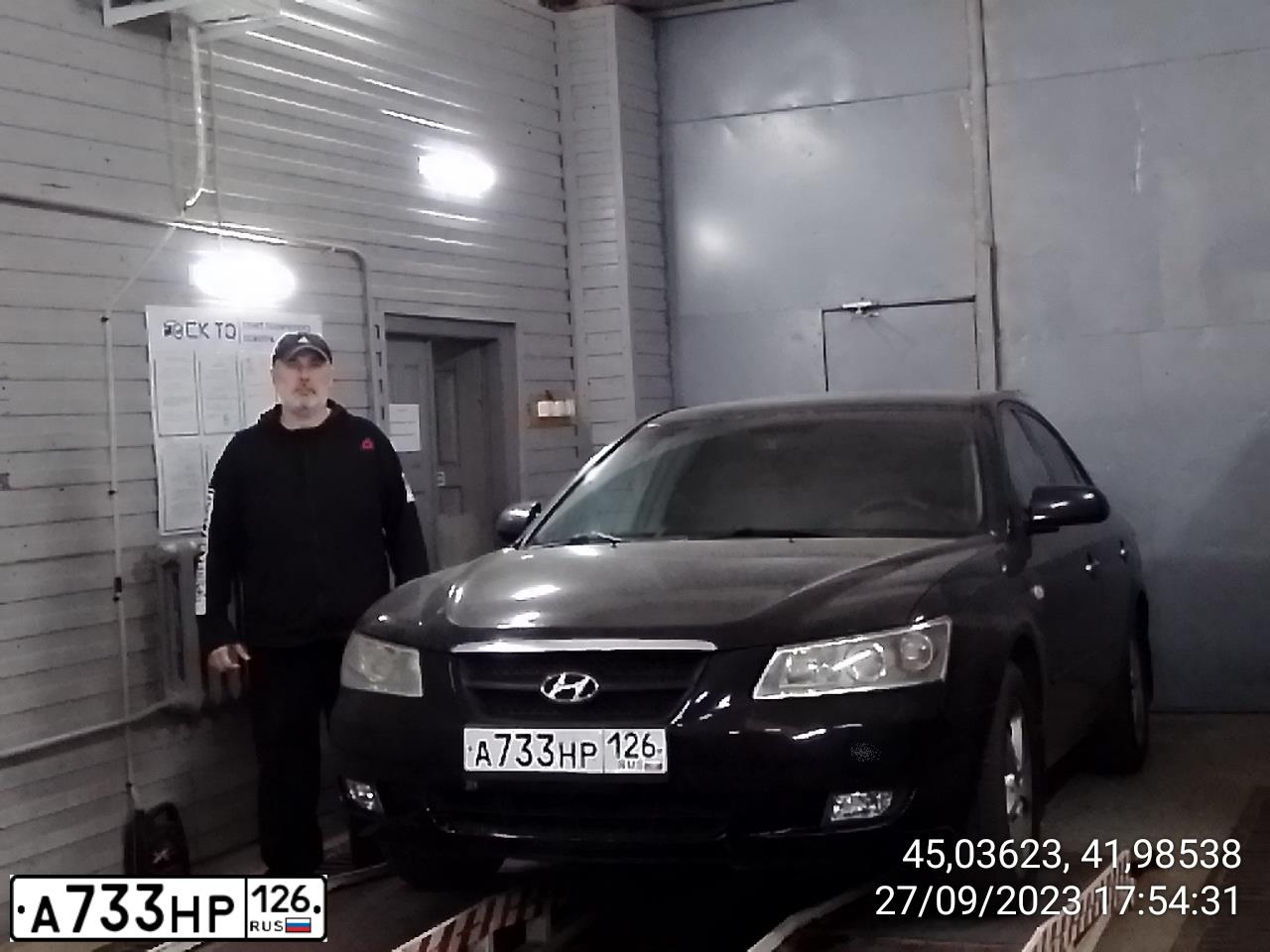 Фото автомобиля HYUNDAI SONATA, 2007 — госномер Т354ТТ64. Цвет: ЧЕРНЫЙ