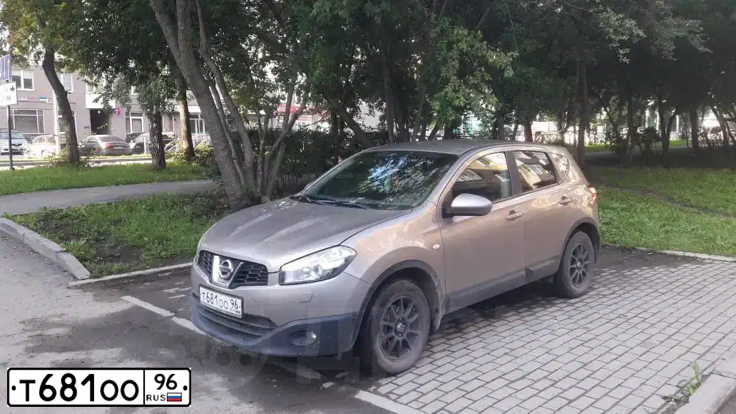 Фото автомобиля NISSAN QASHQAI, 2011 — госномер Н954АЕ196. Цвет: СВЕТЛО-КОРИЧНЕВЫЙ