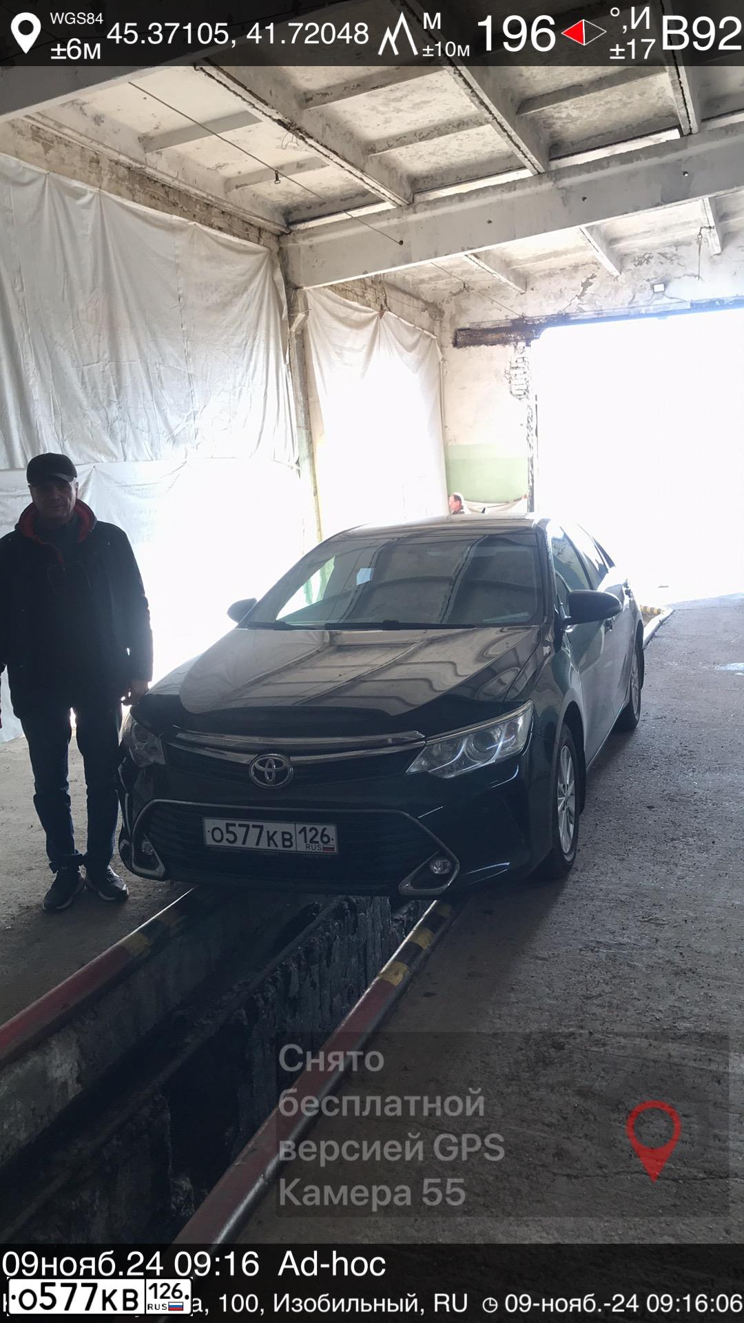 Фото автомобиля TOYOTA CAMRY, 2018 — госномер О577КВ126. Цвет: ЧЕРНЫЙ МЕТАЛЛИК