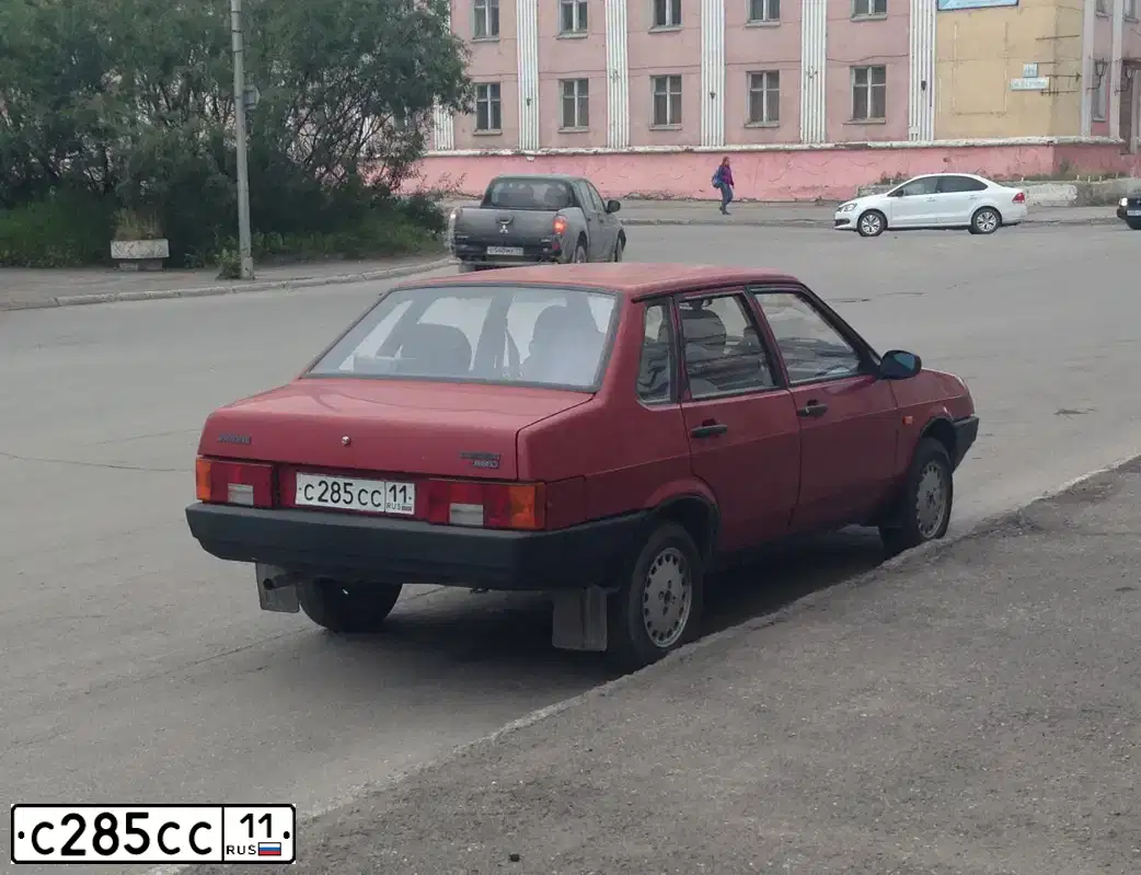 Фото автомобиля LADA 2109 SAMARA, 1998 — госномер С285СС11. Цвет: ТЕМНО-КРАСНЫЙ