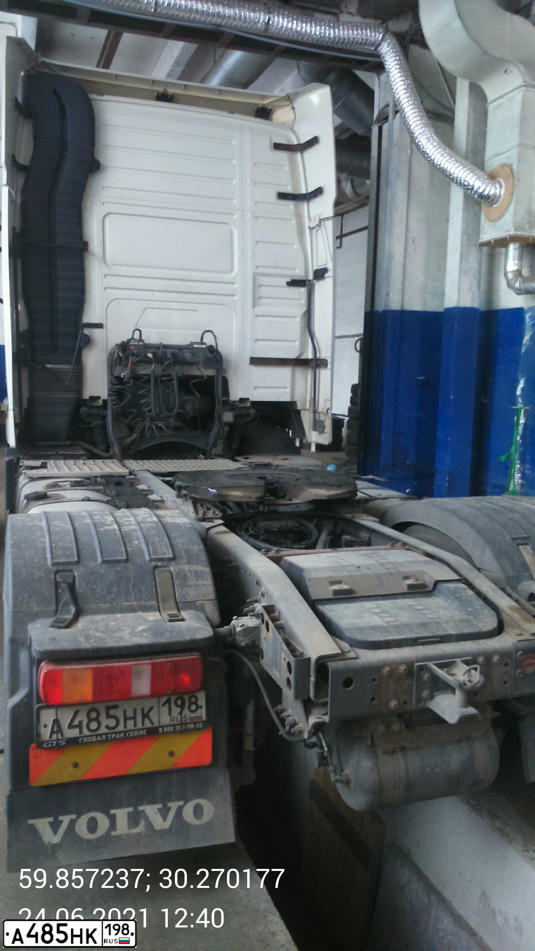 Фото автомобиля VOLVO SERIE FH /4X2/, 2014 — госномер С499ВВ750. Цвет: Белый