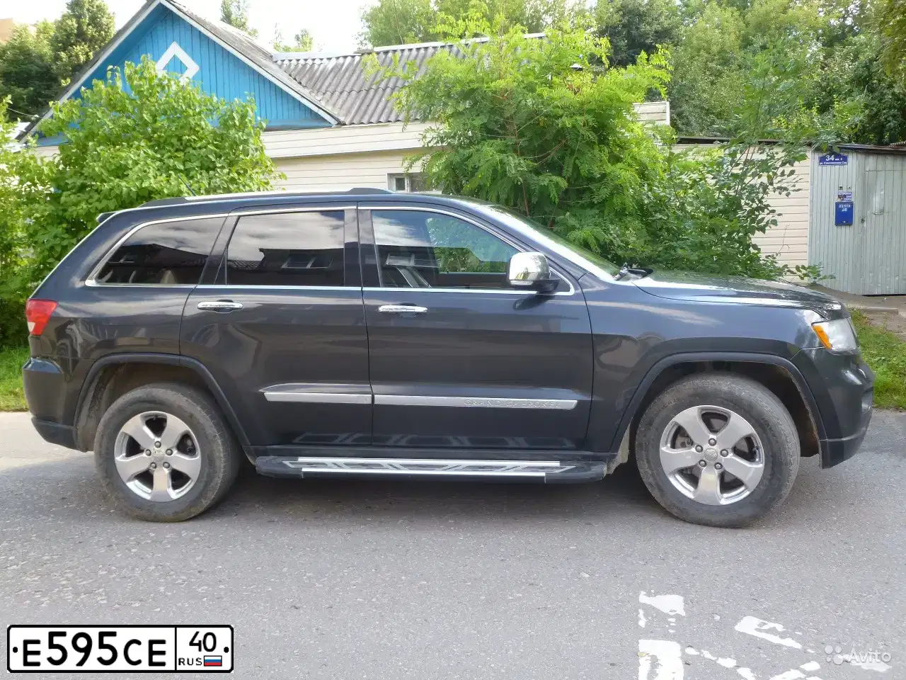 Фото автомобиля JEEP GRAND CHEROKEE, 2010 — госномер О036ТХ40. Цвет: СЕРЫЙ