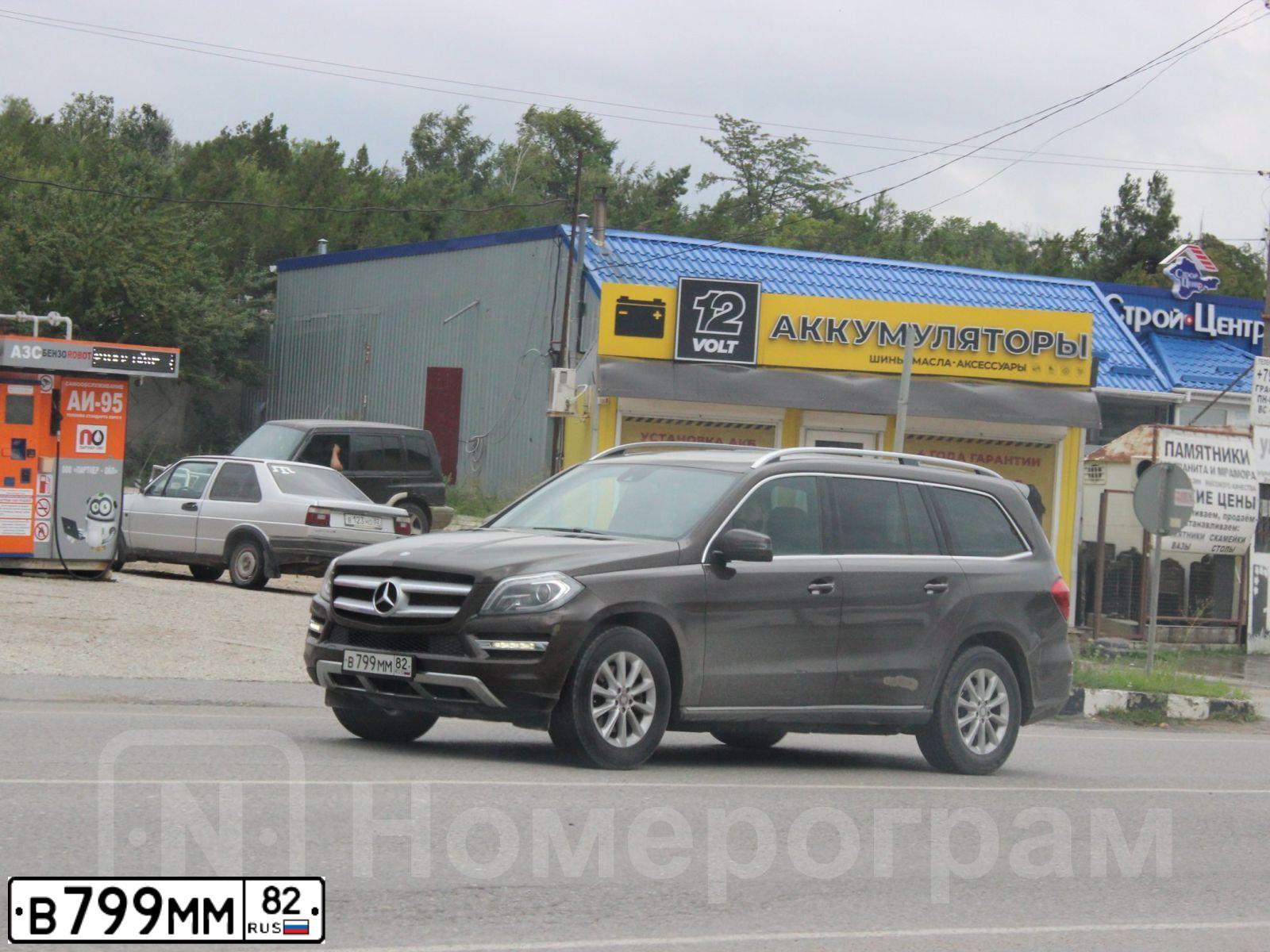 Фото автомобиля MERCEDES GL-KLASSE, 2013 — госномер В799ММ82. Цвет: Коричневый