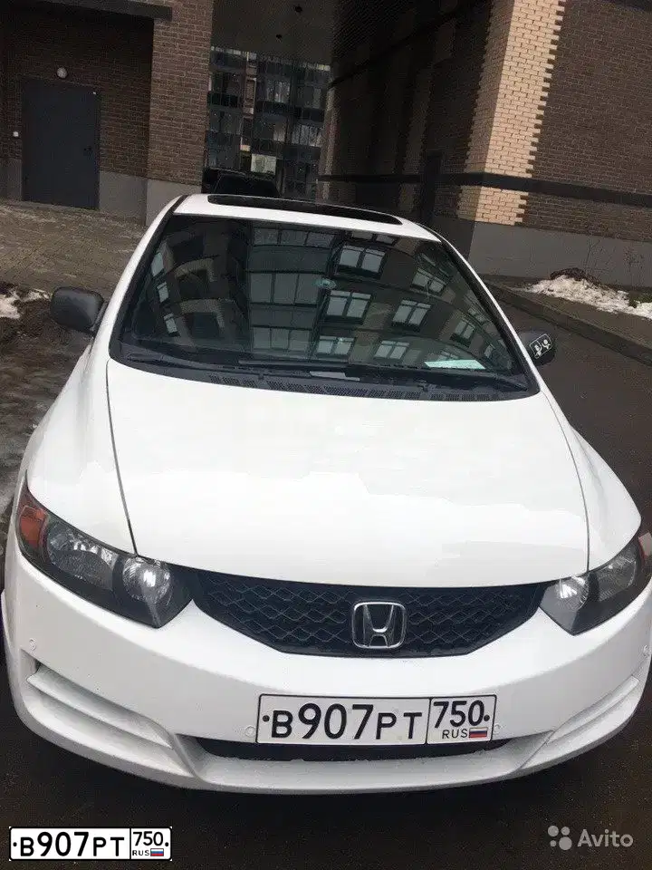 Фото автомобиля HONDA CIVIC, 2010 — госномер В828ВУ50. Цвет: Белый