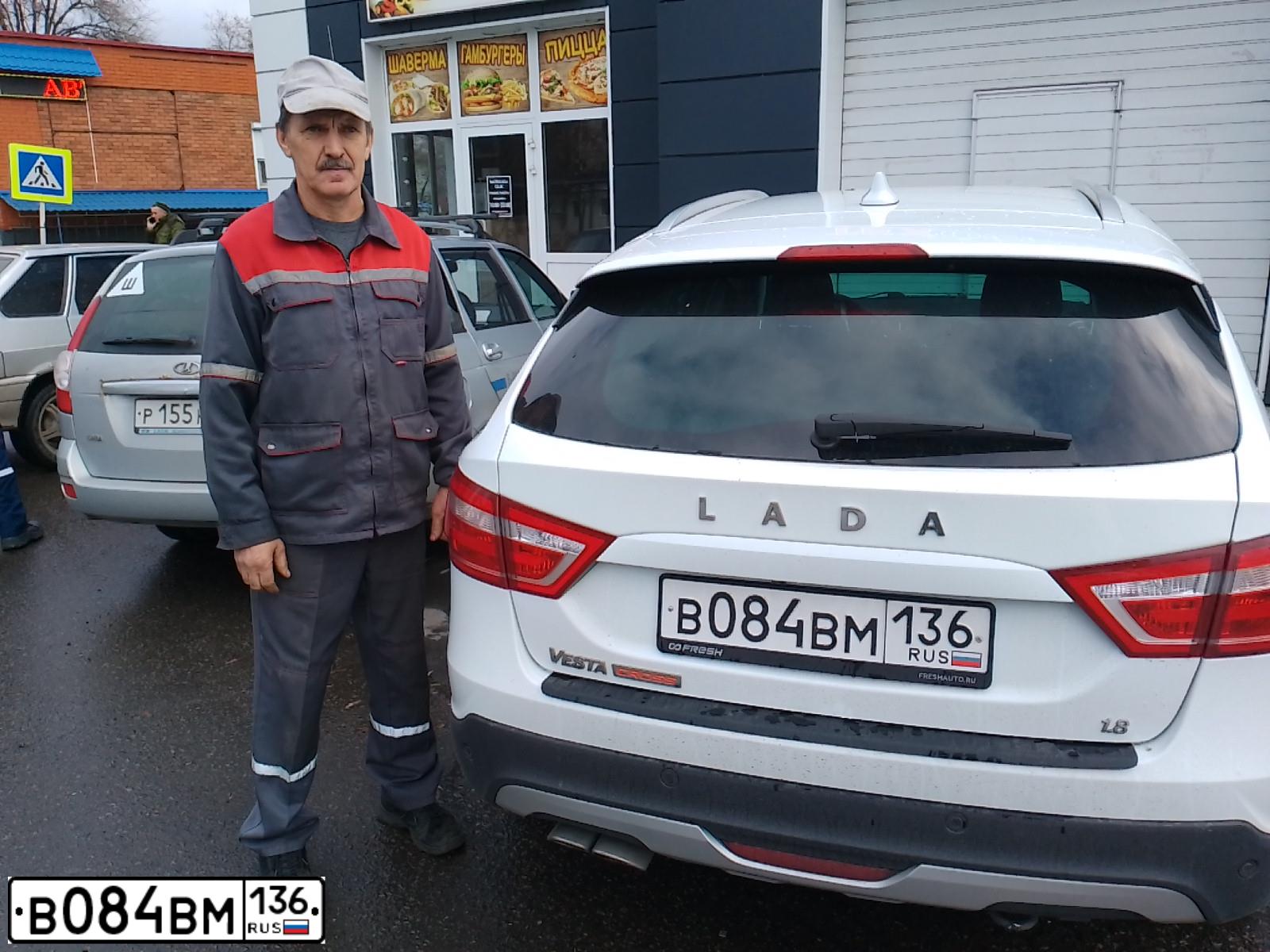 Фото автомобиля MERCEDES GLA-KLASSE, 2018 — госномер Р148КА799. Цвет: Серый
