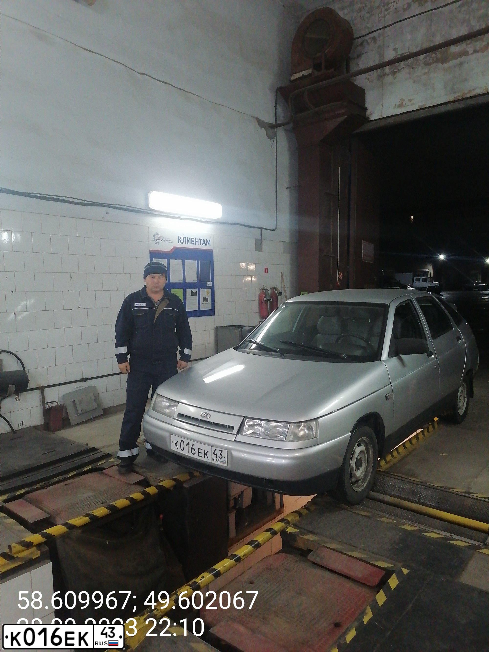 Фото автомобиля LADA 2112, 2003 — госномер Р398ХЕ11