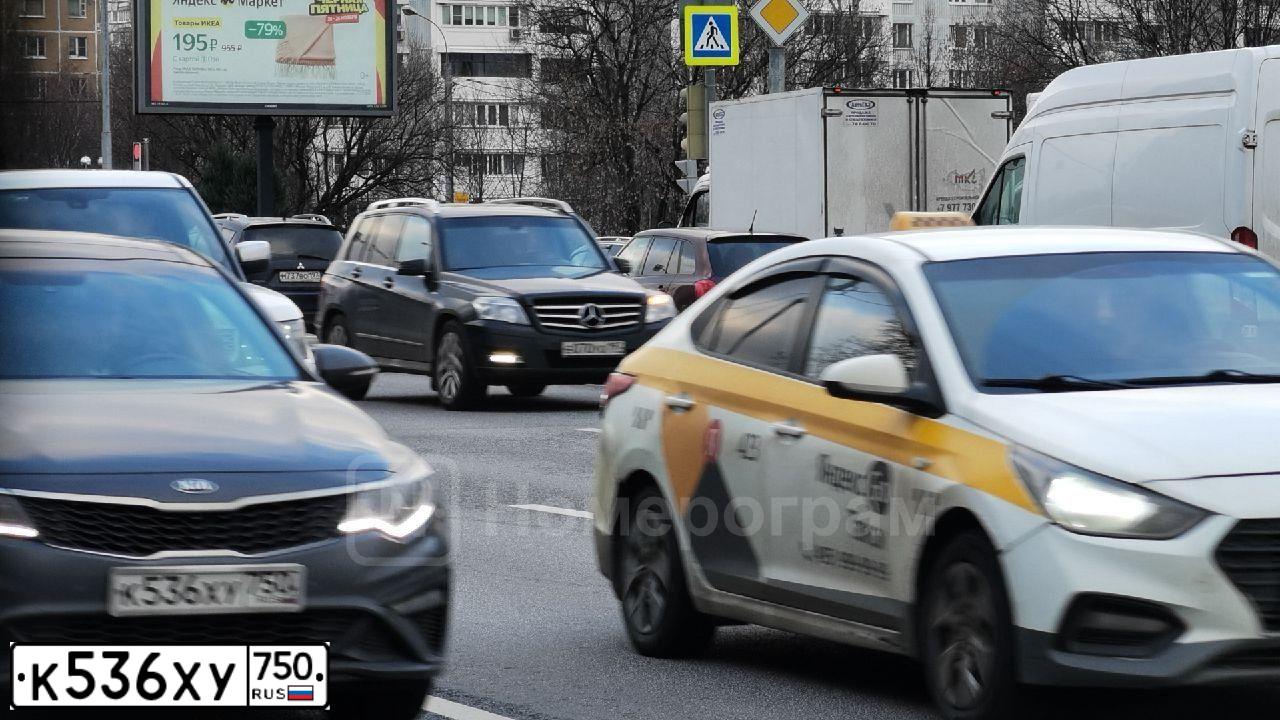 Фото автомобиля KIA MAGENTIS / OPTIMA, 2019 — госномер К252АК977. Цвет: Серый