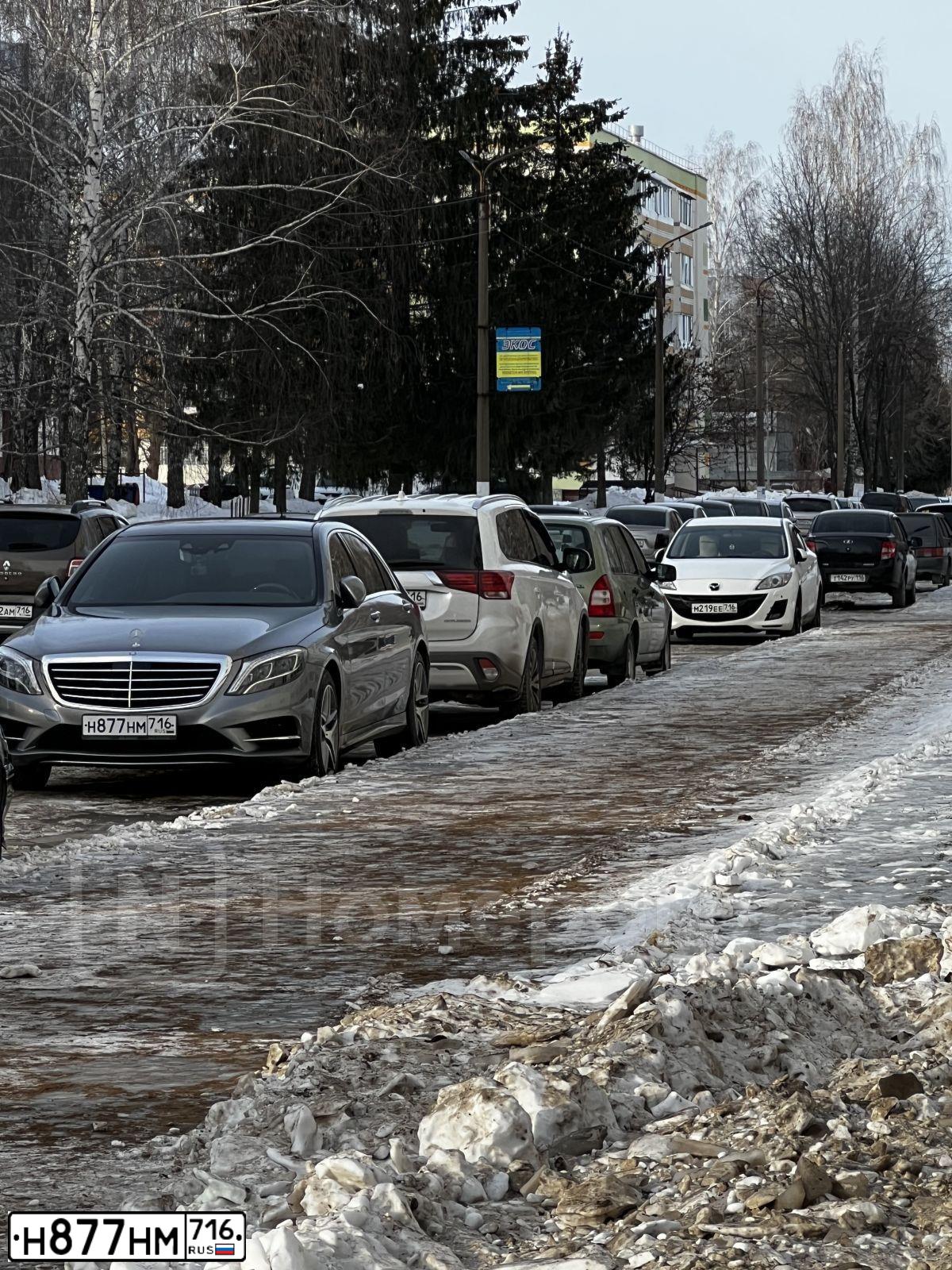 Фото автомобиля MERCEDES S-KLASSE, 2015 — госномер Н877НМ716. Цвет: СЕРЫЙ