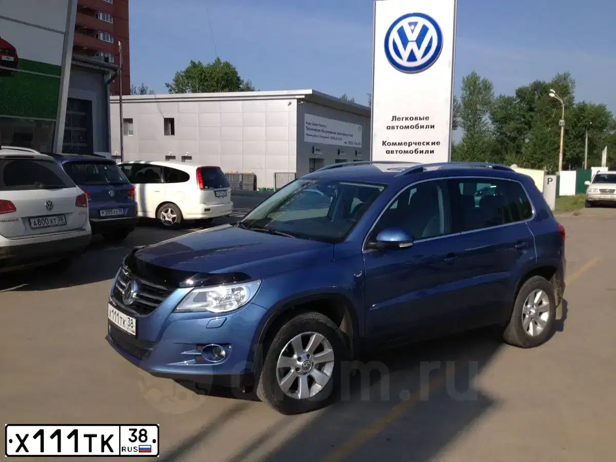 Фото автомобиля VOLKSWAGEN TIGUAN, 2010 — госномер Х111ТК38. Цвет: СЕРО-СИНИЙ