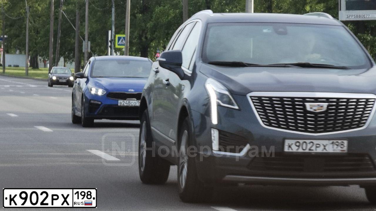Фото автомобиля CADILLAC XT5, 2021 — госномер К902РХ198. Цвет: СЕРЫЙ