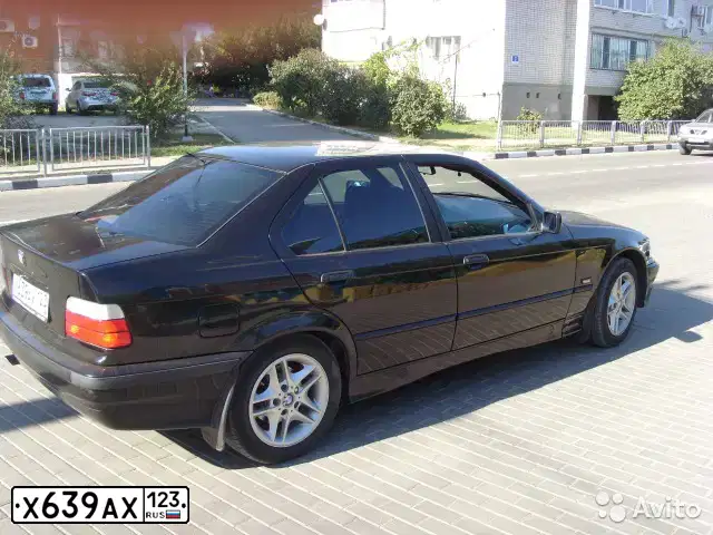 Фото автомобиля BMW 320, 1996 — госномер М440КМ193. Цвет: ЧЕРНЫЙ