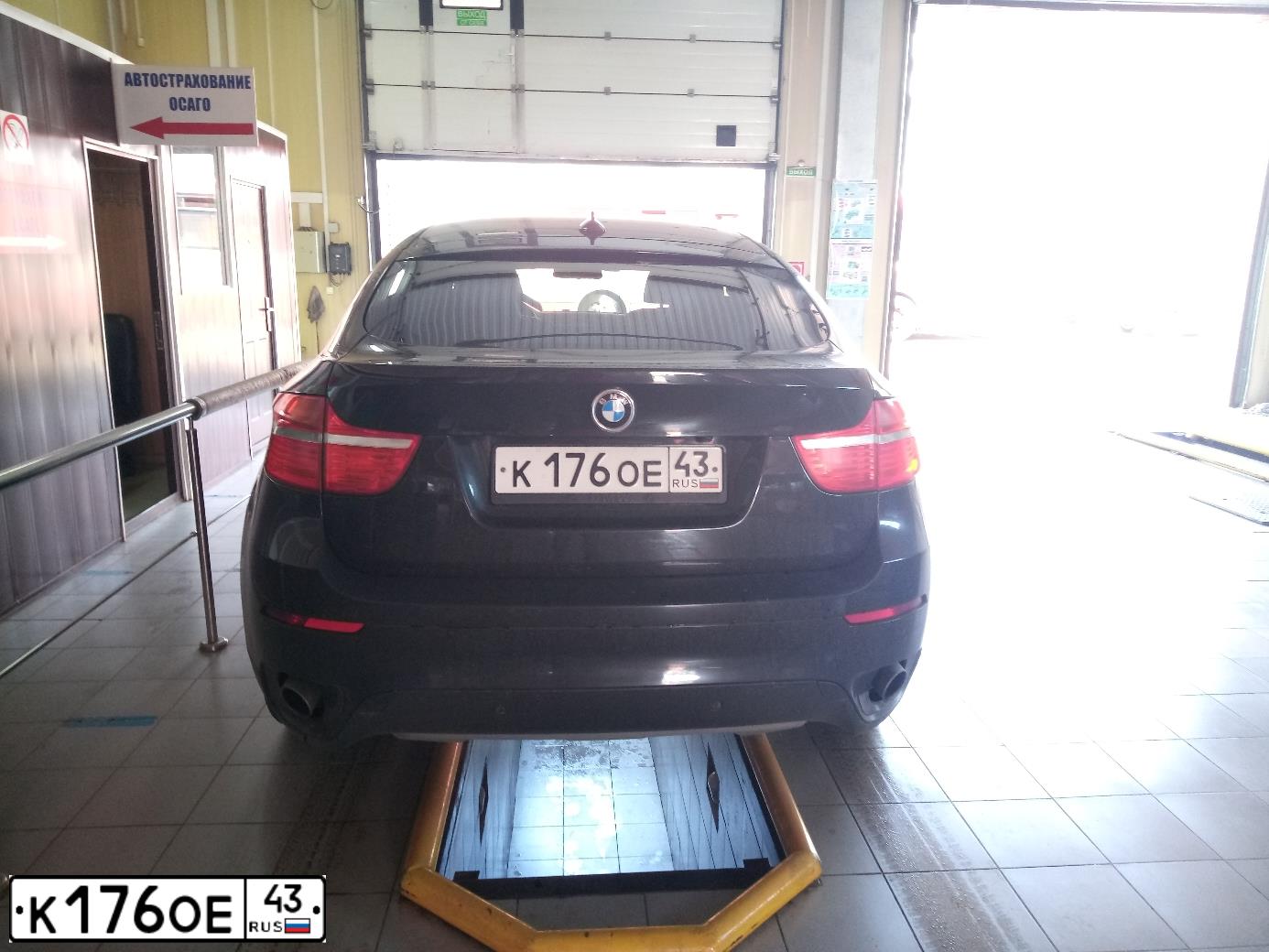 Фото автомобиля BMW X6, 2009 — госномер К176ОЕ43. Цвет: ЧЕРНЫЙ