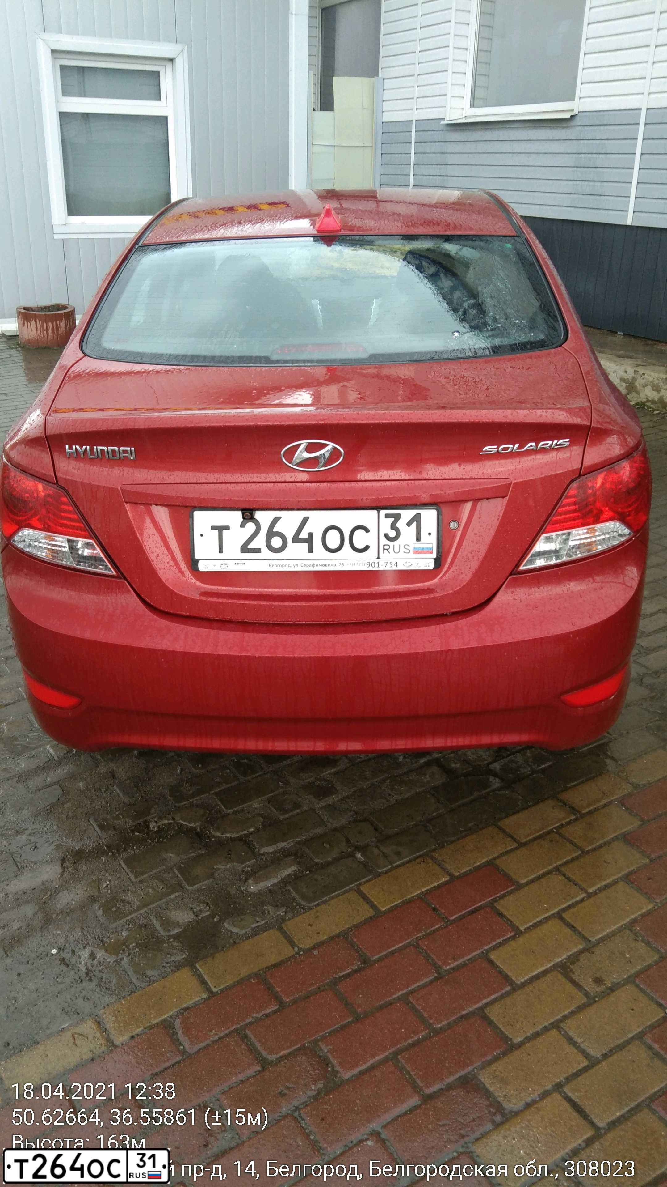 Фото автомобиля HYUNDAI SOLARIS, 2011 — госномер Т264ОС31. Цвет: КРАСНЫЙ ГРАНАТ