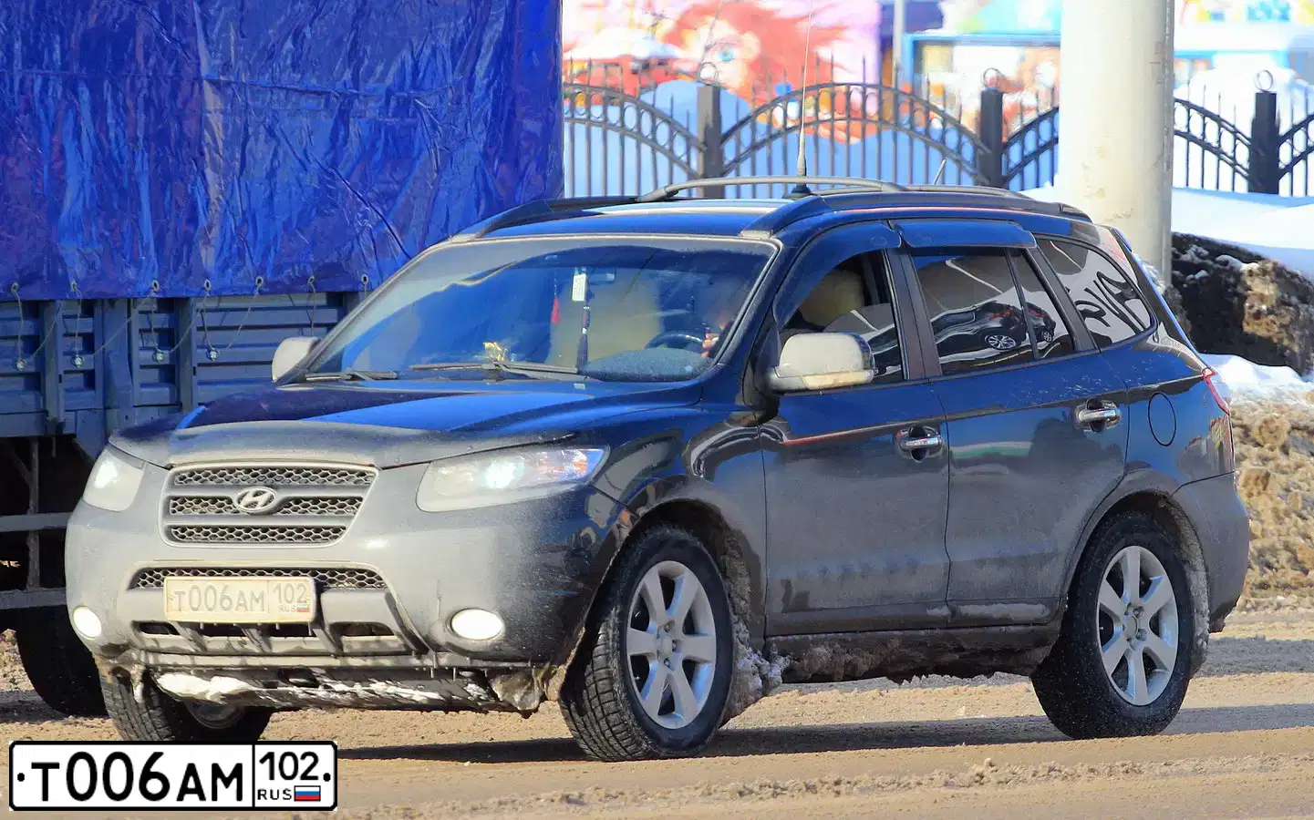 Фото автомобиля HYUNDAI SANTA FE, 2008 — госномер Т006АМ102. Цвет: ЧЕРНЫЙ