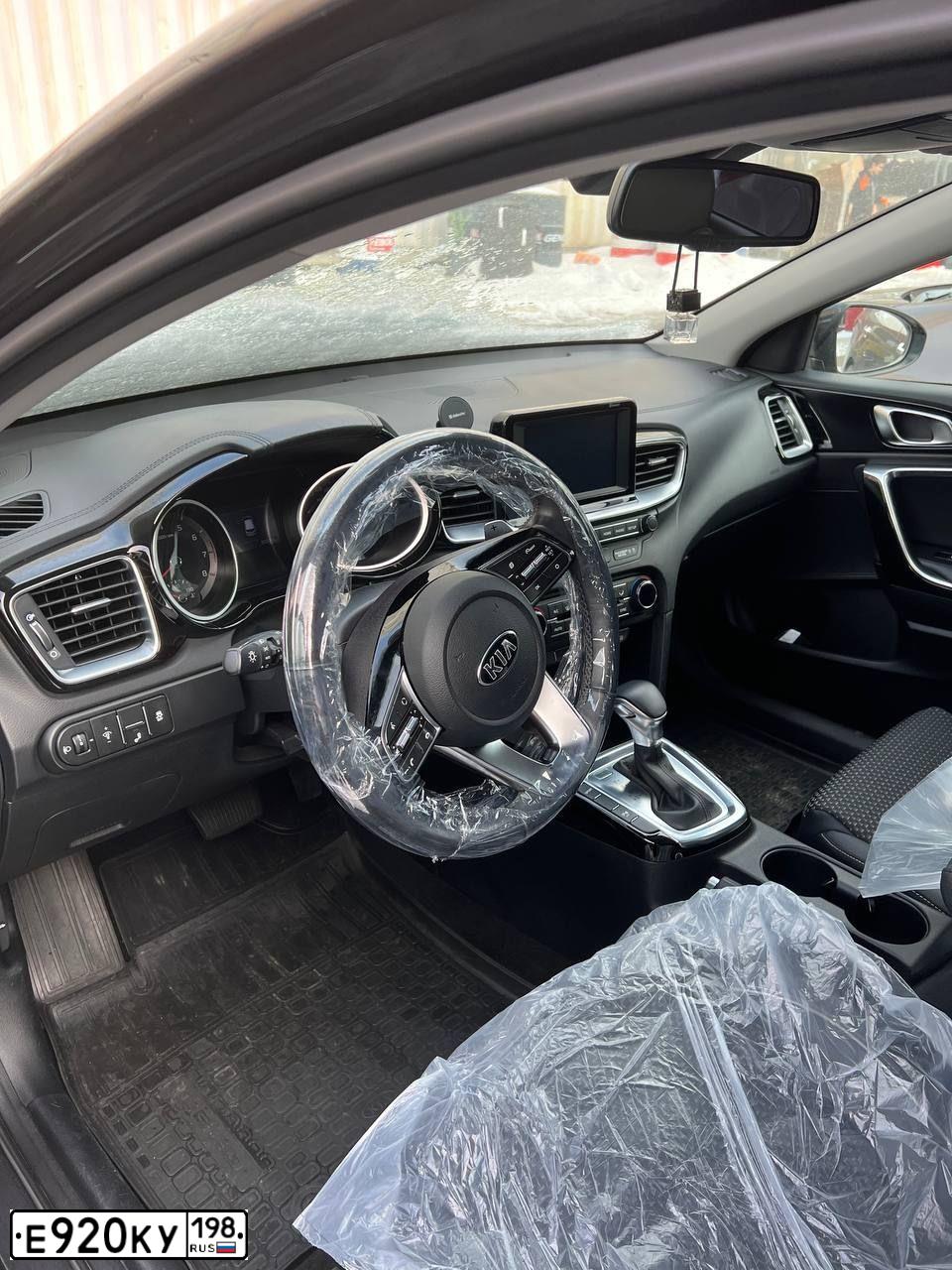 Фото автомобиля KIA CEE'D, 2019 — госномер Н533ВС196. Цвет: ЧЕРНЫЙ ПЕРЛАМУТР