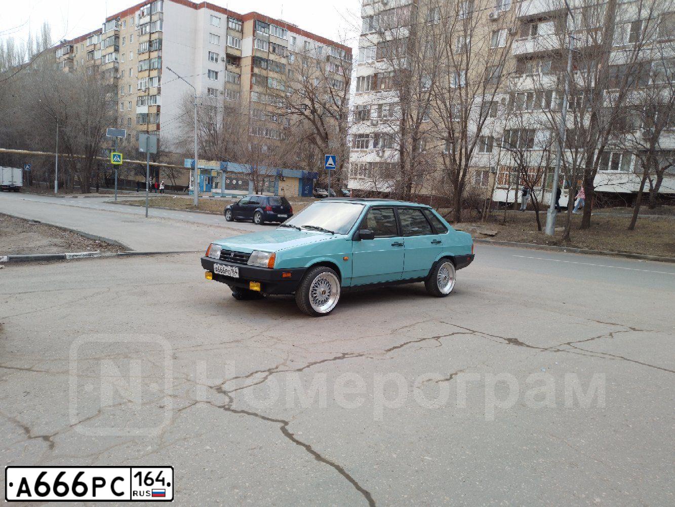 Фото автомобиля LADA 2172 PRIORA, 2013 — госномер Т373НР64. Цвет: Белый