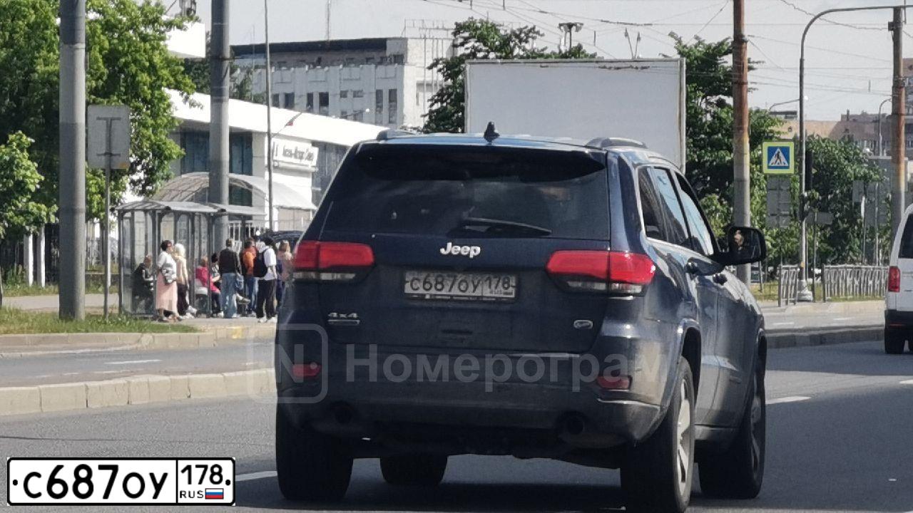 Фото автомобиля JEEP GRAND CHEROKEE, 2014 — госномер С687ОУ178. Цвет: Темно-синий