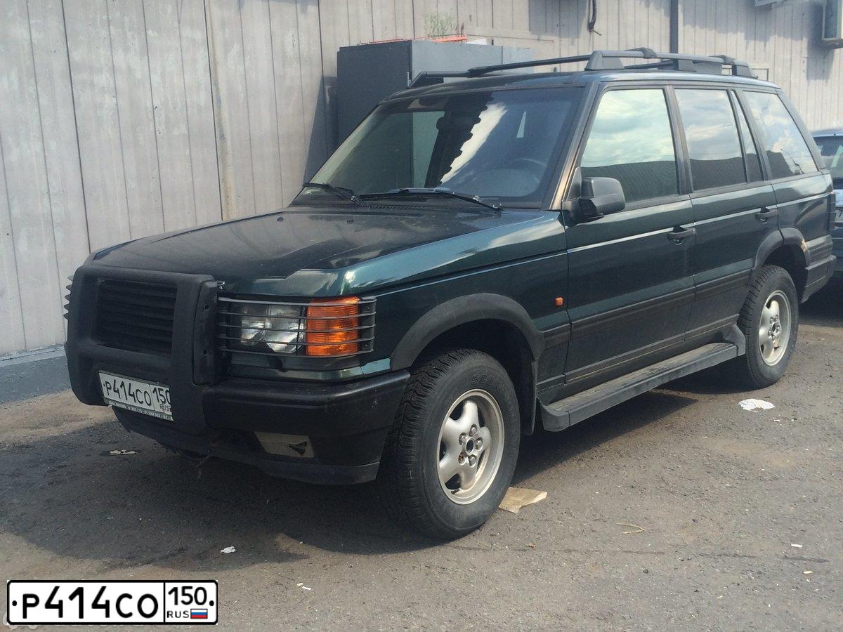 Фото автомобиля LANDROVER RANGE ROVER, 1997 — госномер У077УА77. Цвет: ЗЕЛЕНЫЙ ТЕМНЫЙ