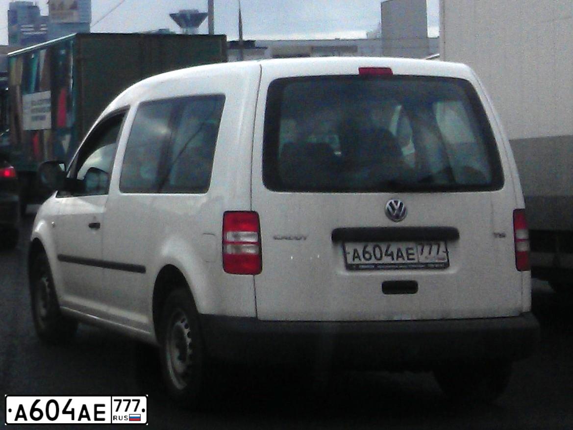 Фото автомобиля VOLKSWAGEN CADDY, 2013 — госномер М392ВВ198. Цвет: Белый