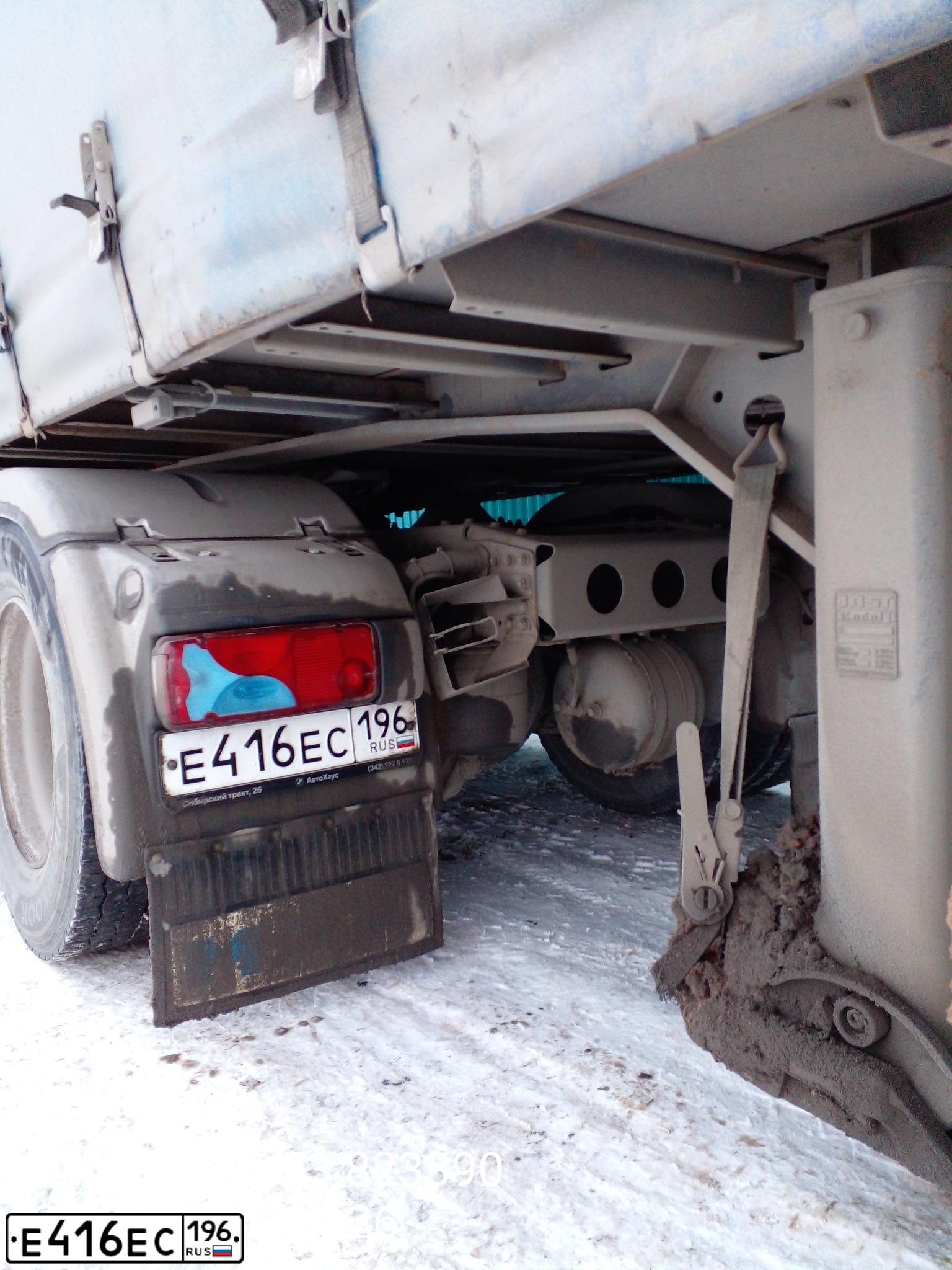 Фото автомобиля MAN TGX 18.XXX /4X2/, 2010 — госномер Е416ЕС196. Цвет: БЕЛЫЙ