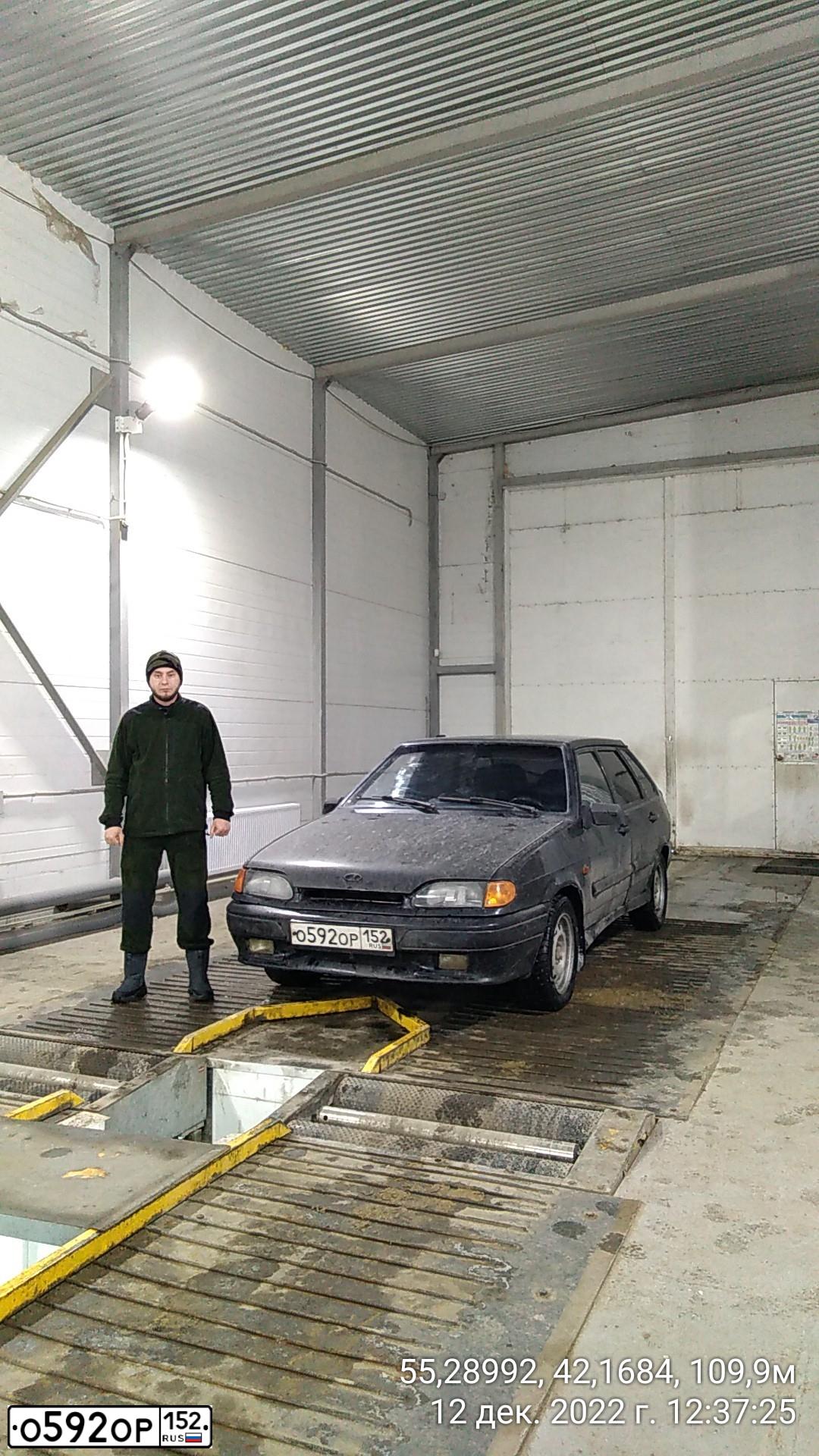 Фото автомобиля LADA 2114 SAMARA, 2005 — госномер У422ХТ52. Цвет: ЧЕРНЫЙ