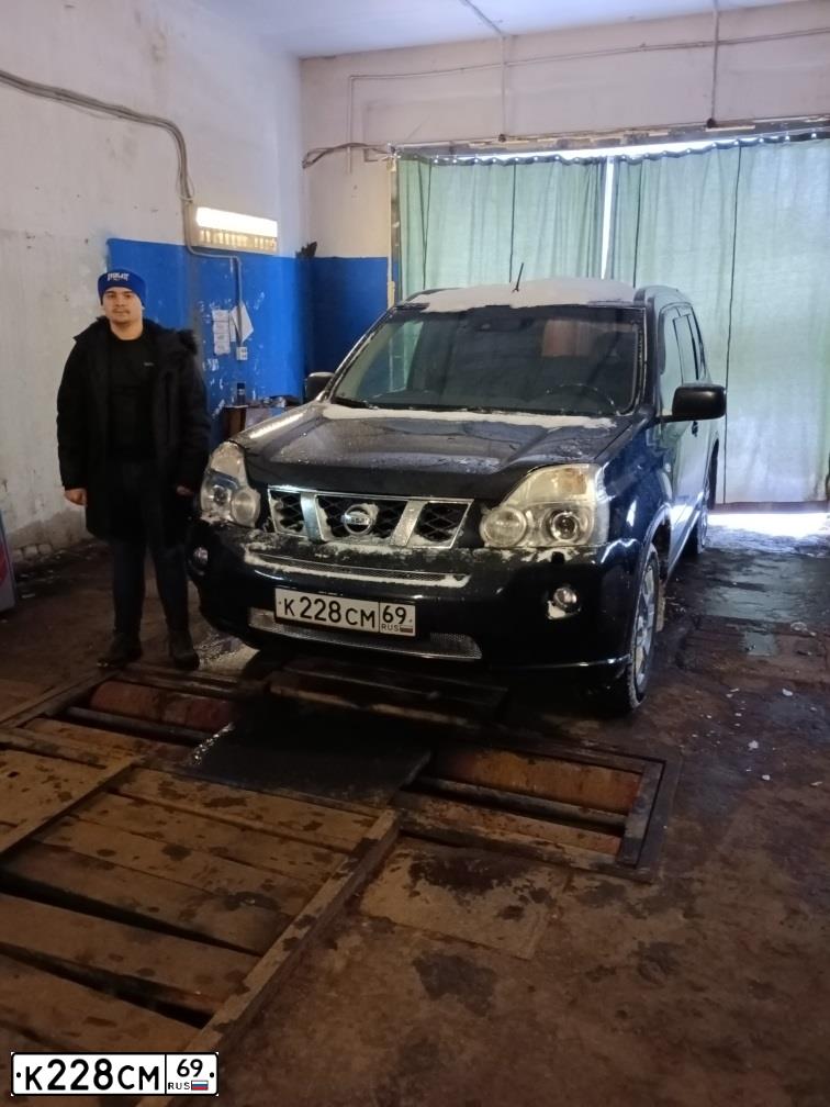Фото автомобиля NISSAN X-TRAIL, 2007 — госномер К228СМ69. Цвет: ЧЕРНЫЙ