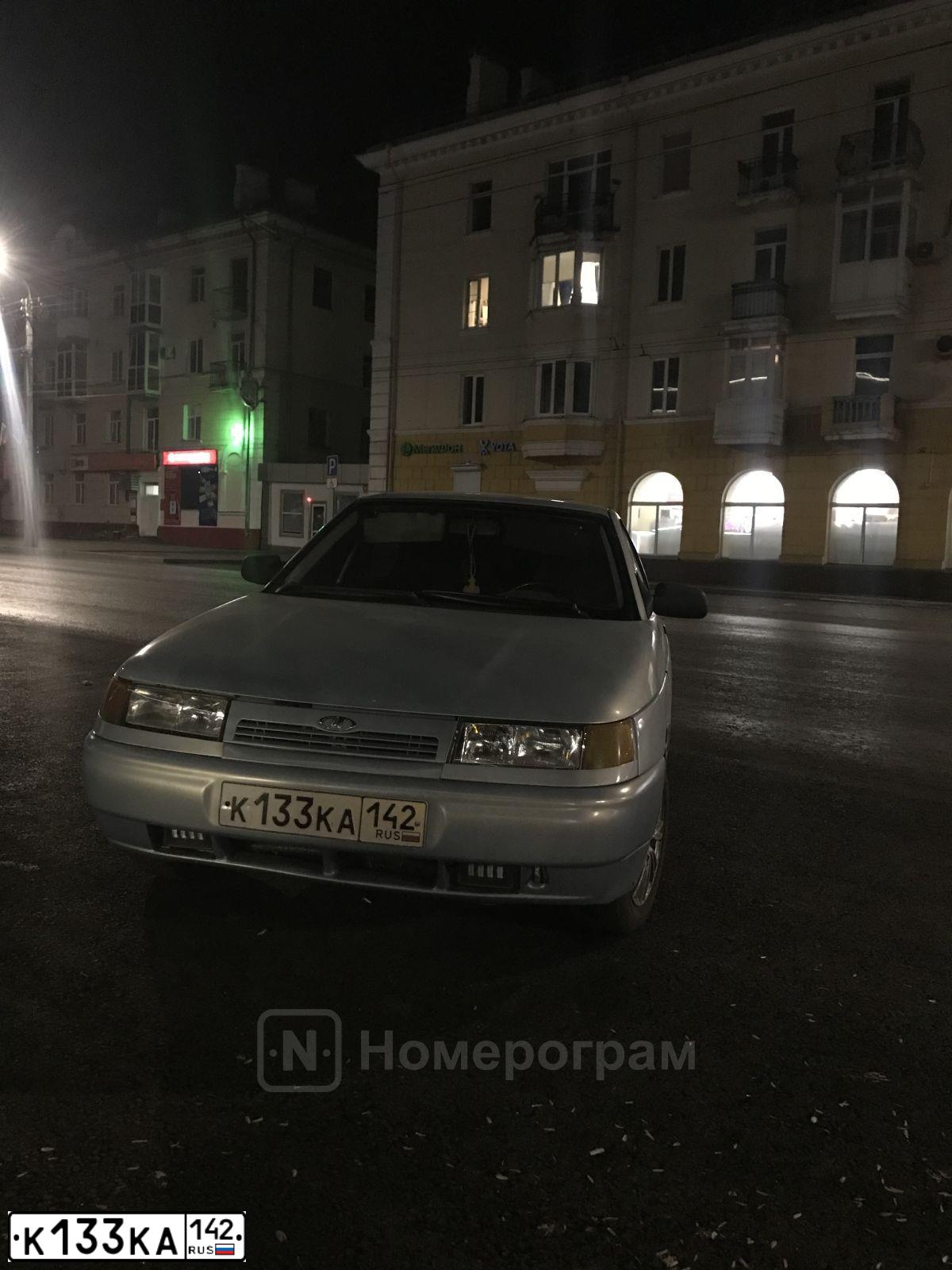 Фото автомобиля LADA 2110, 2004 — госномер К133КА142. Цвет: СЕРЕБРИСТО-ЖЕЛТЫЙ