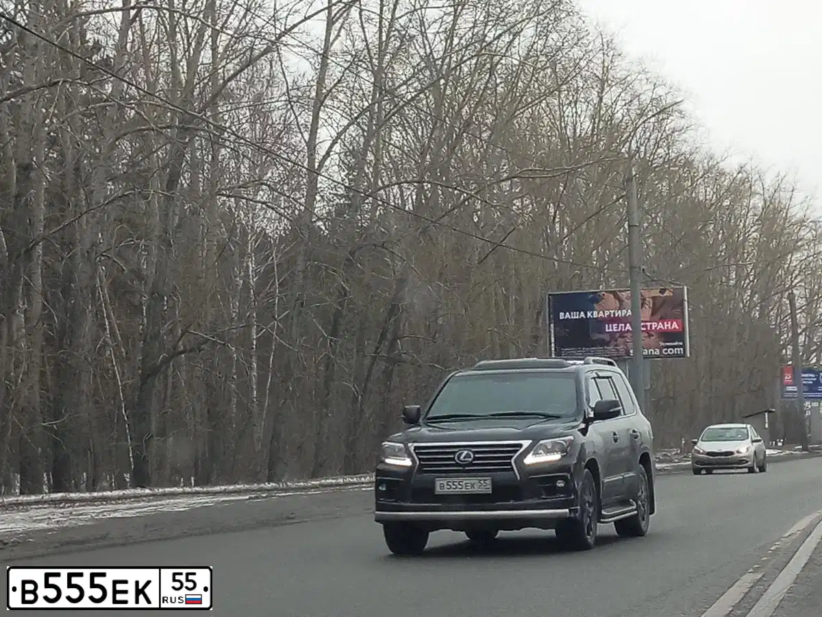 Фото автомобиля TOYOTA LAND CRUISER 200, 2010 — госномер К888МУ65. Цвет: БЕЛЫЙ