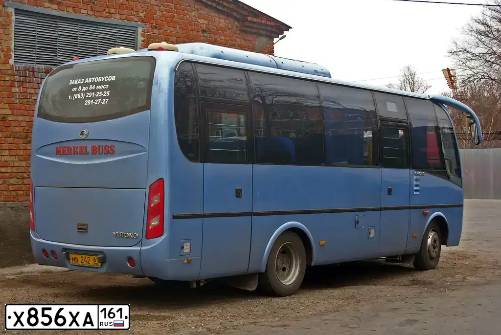 Фото автомобиля YUTONG 6737, 2007 — госномер Х856ХА161. Цвет: СИНИЙ