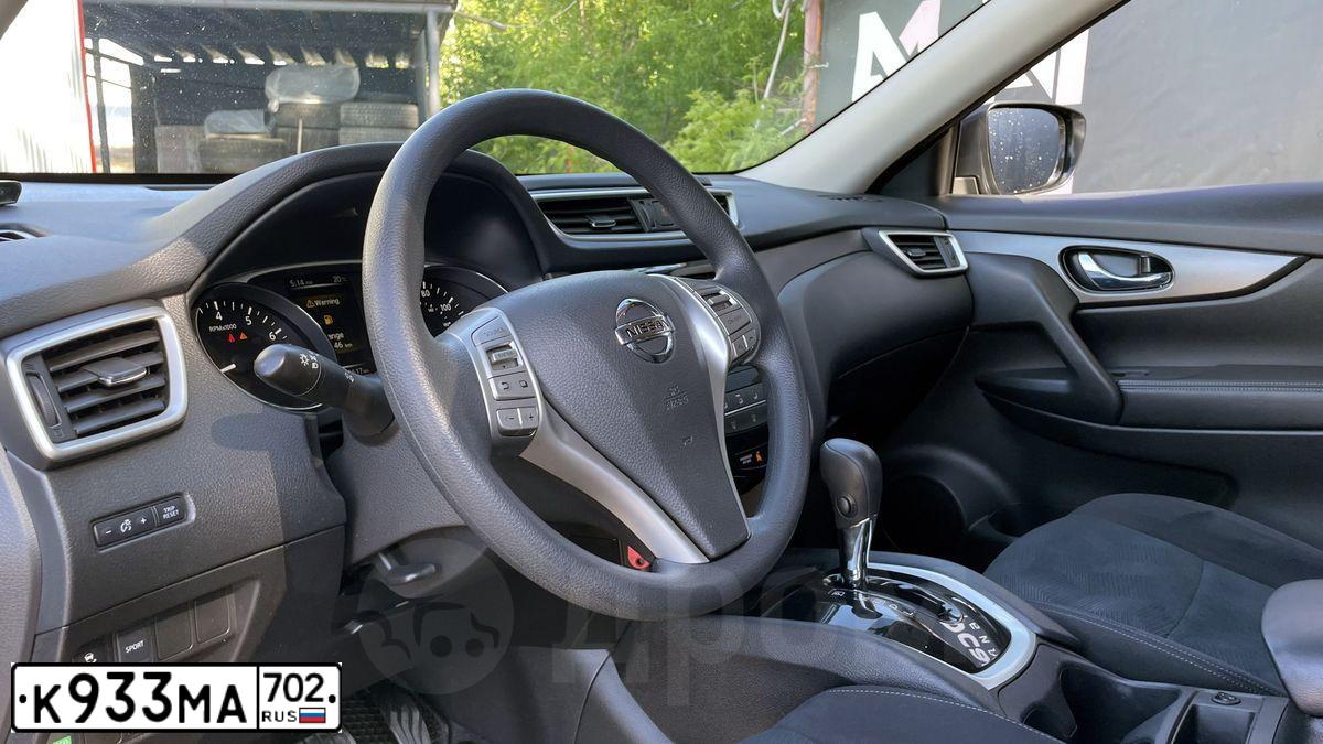 Фото автомобиля NISSAN ROGUE, 2016 — госномер К933МА702. Цвет: ЧЕРНЫЙ